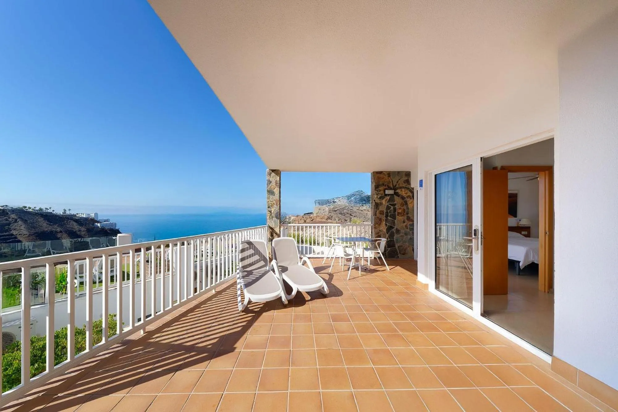 Photo of the whole room in Servatur Altamadores