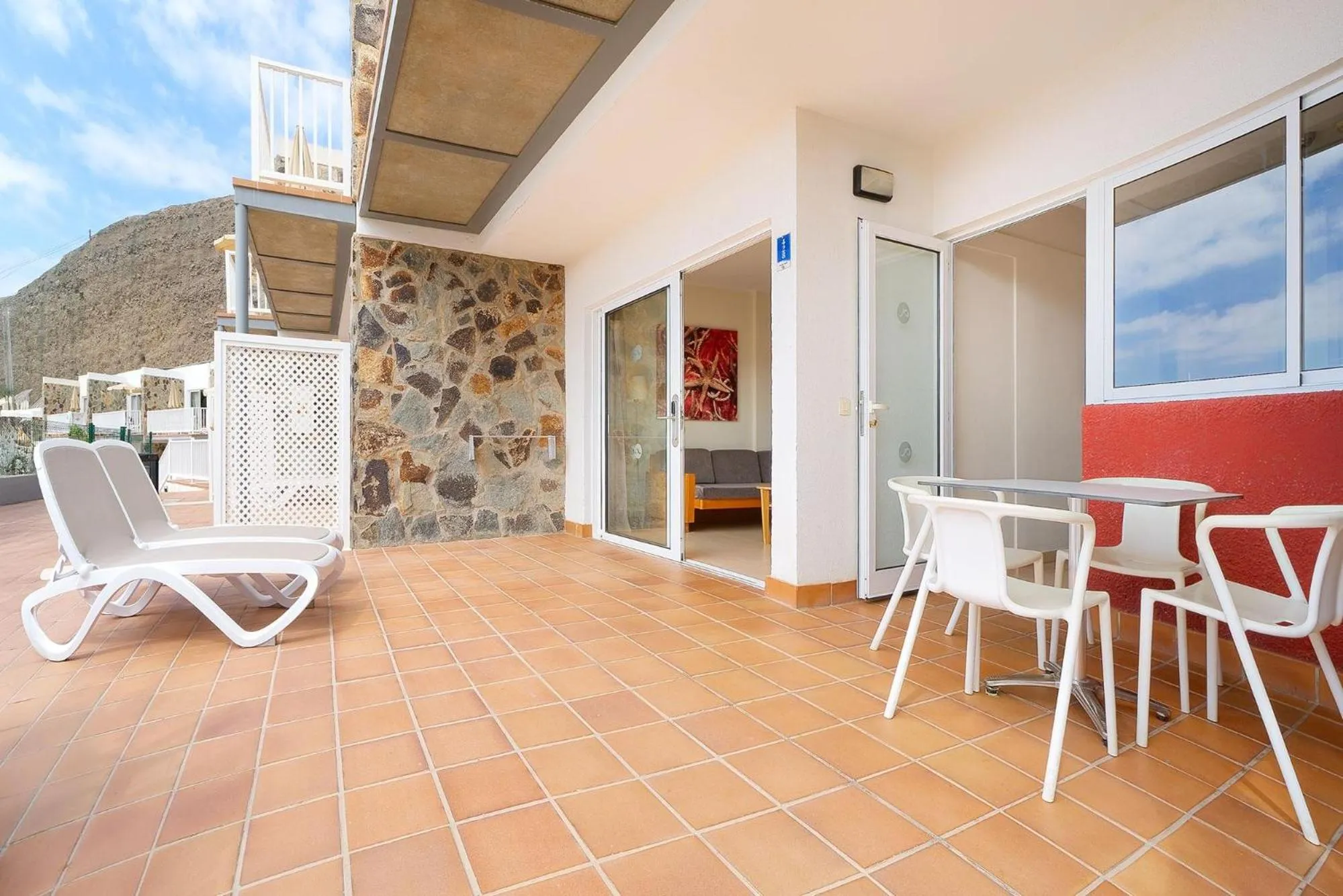 Photo of the whole room in Servatur Altamadores