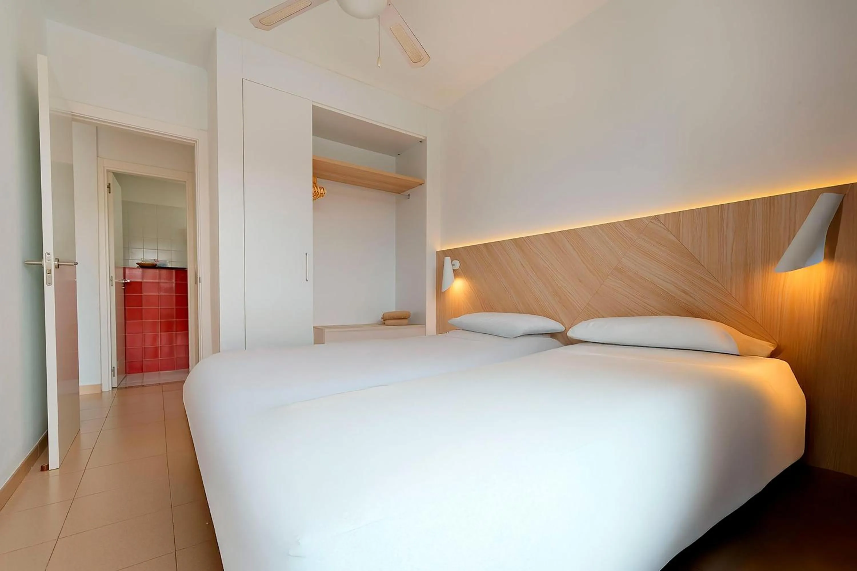 Photo of the whole room, Bed in Servatur Altamadores