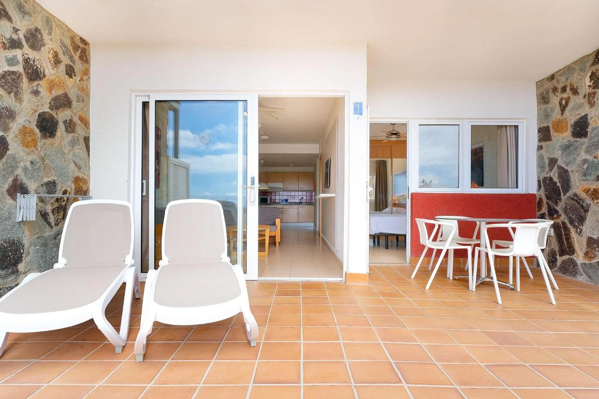 Photo of the whole room in Servatur Altamadores