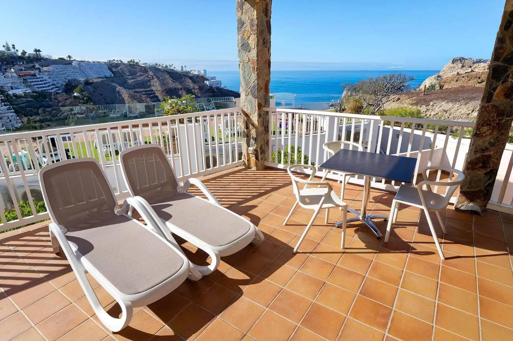 Photo of the whole room in Servatur Altamadores