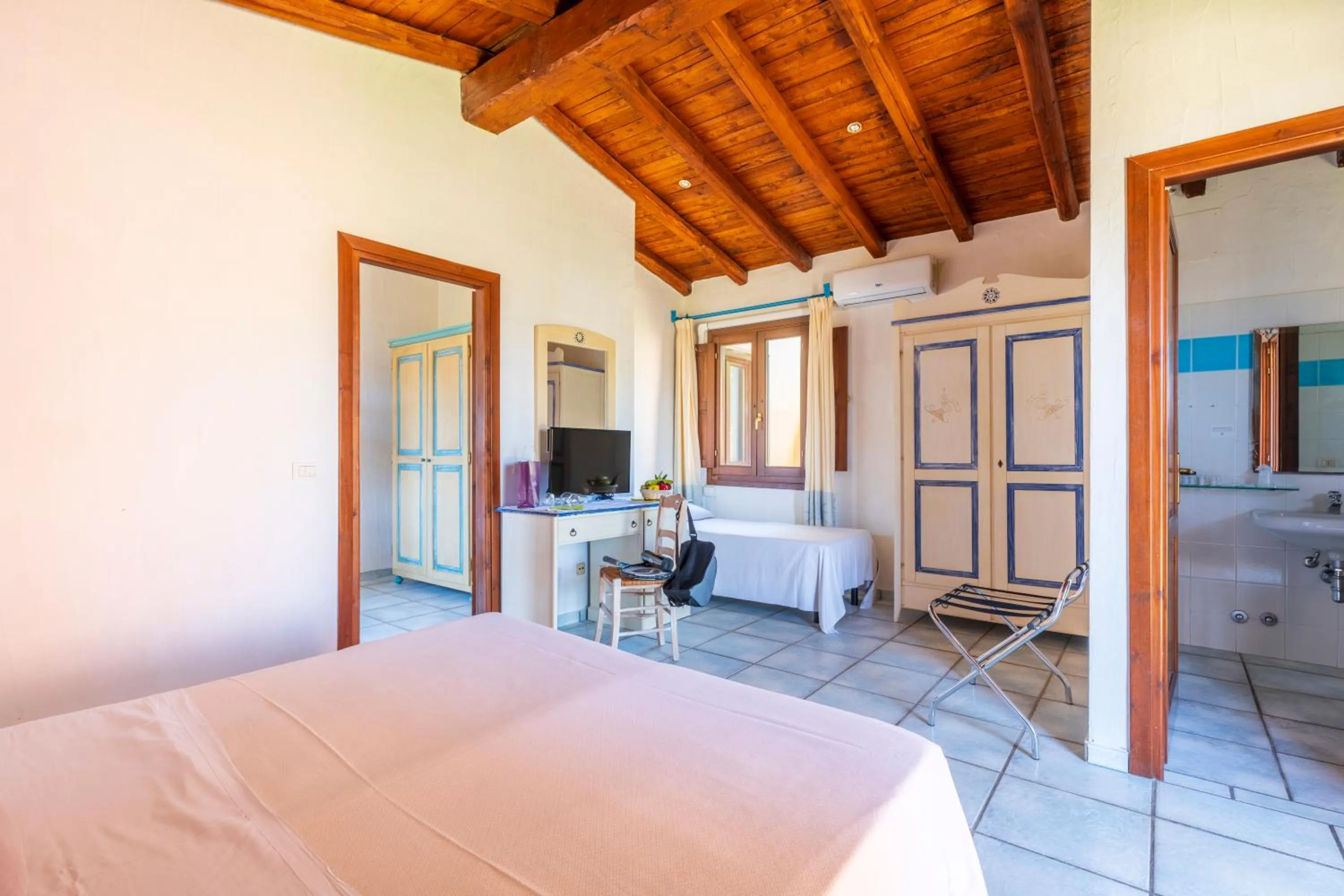 Bedroom, Bed in Li Suari Club Village