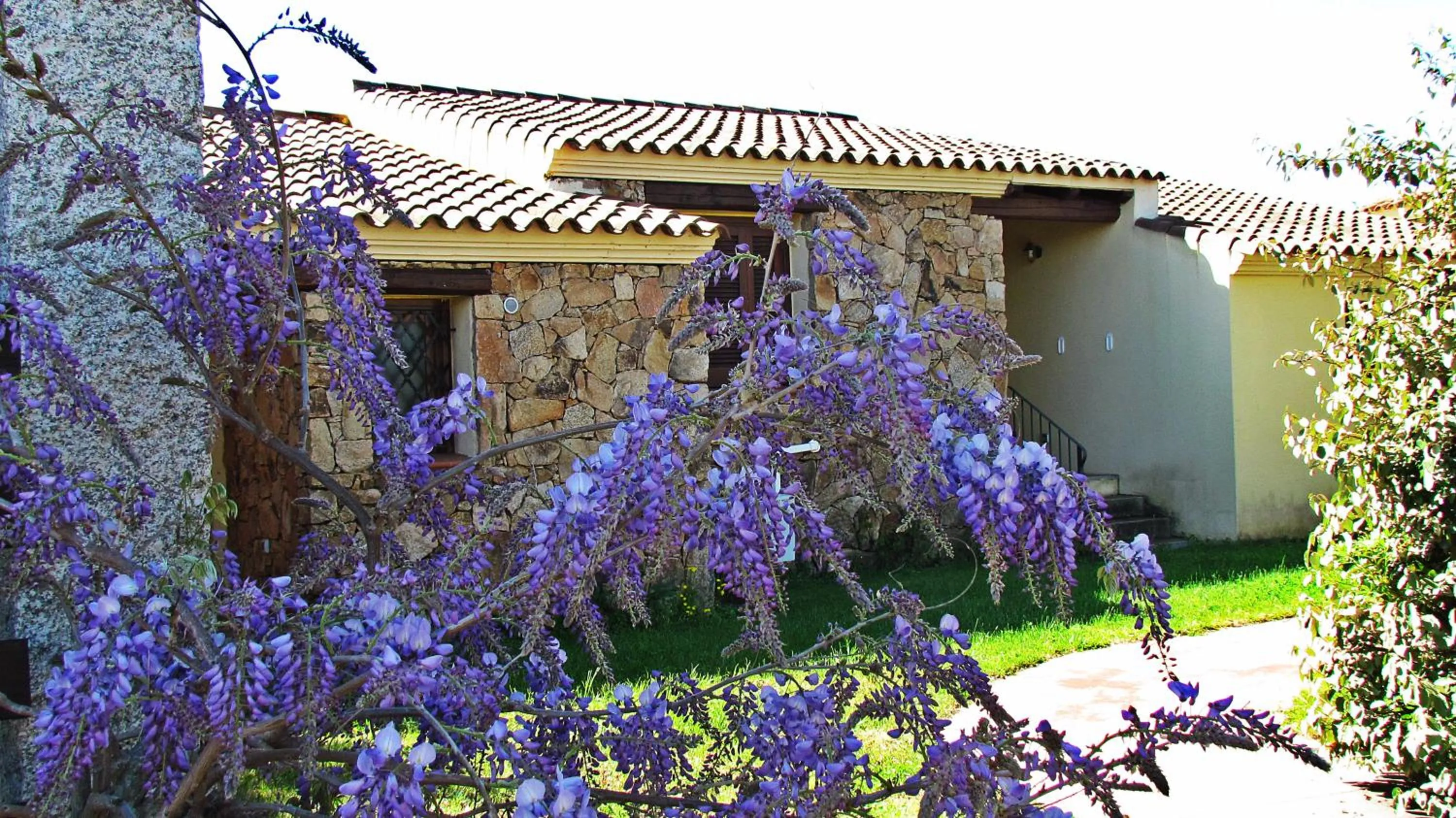 Property building in Li Suari Club Village