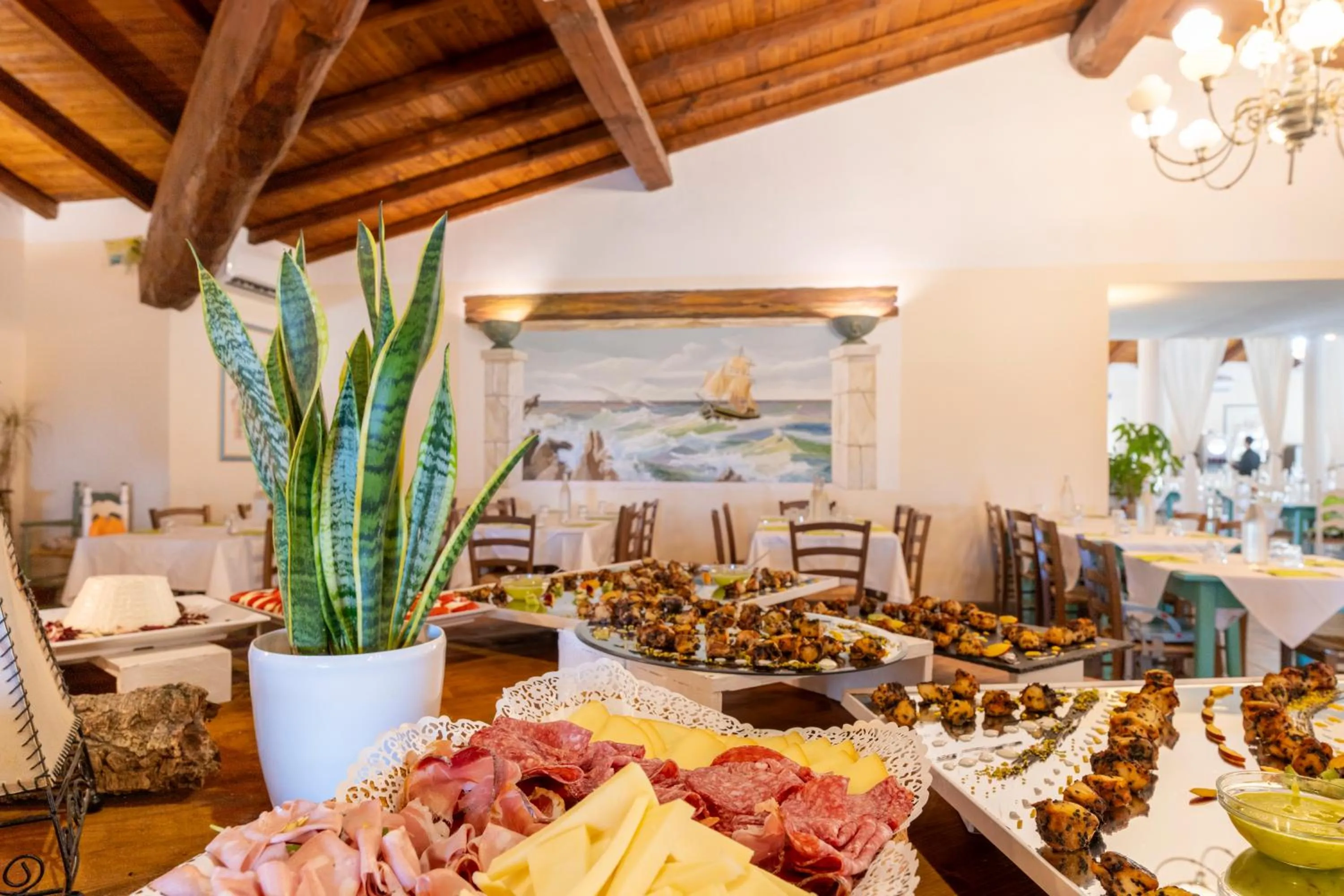 Restaurant/places to eat in Li Suari Club Village