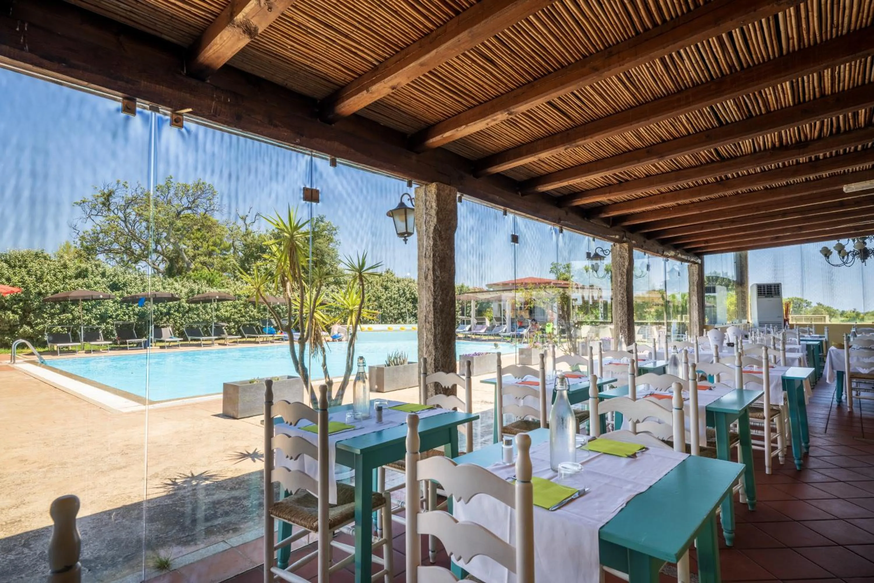 Restaurant/places to eat in Li Suari Club Village