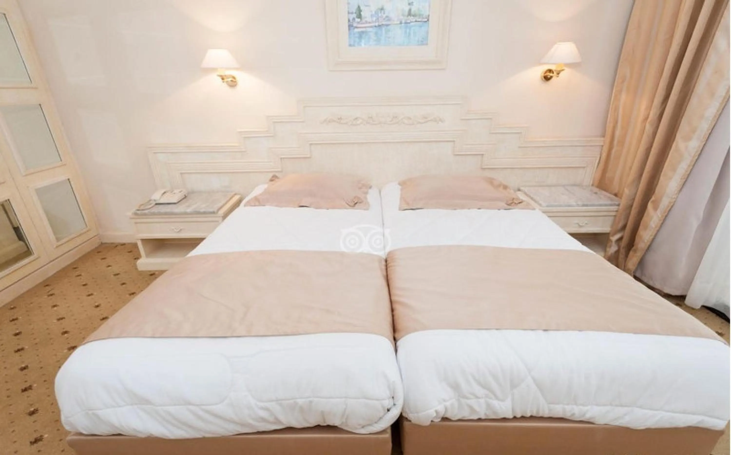 Bed in L'Orient Palace Resort and Spa