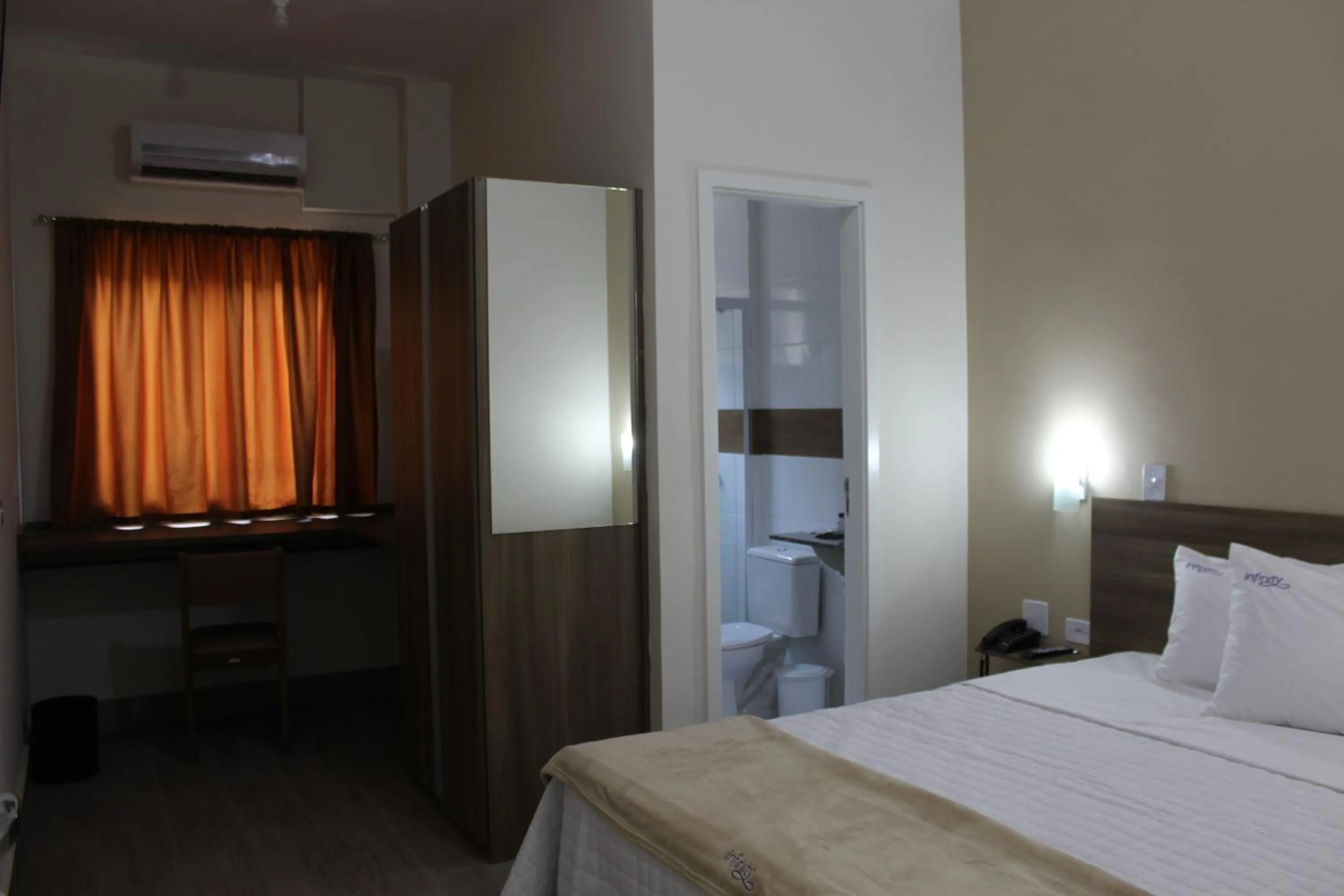 Photo of the whole room, Bed in Hotel Infinity