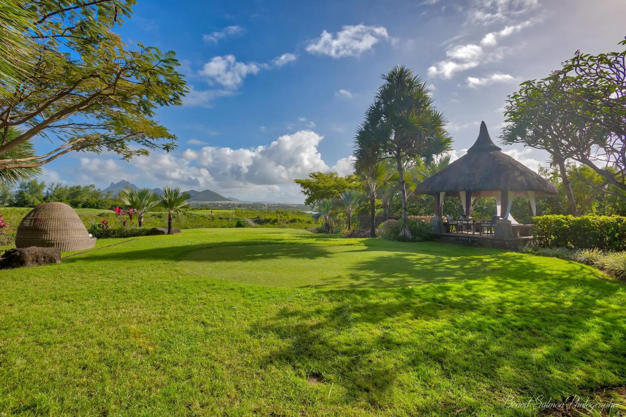 Garden in Bubble Lodge Ile aux Cerfs Island
