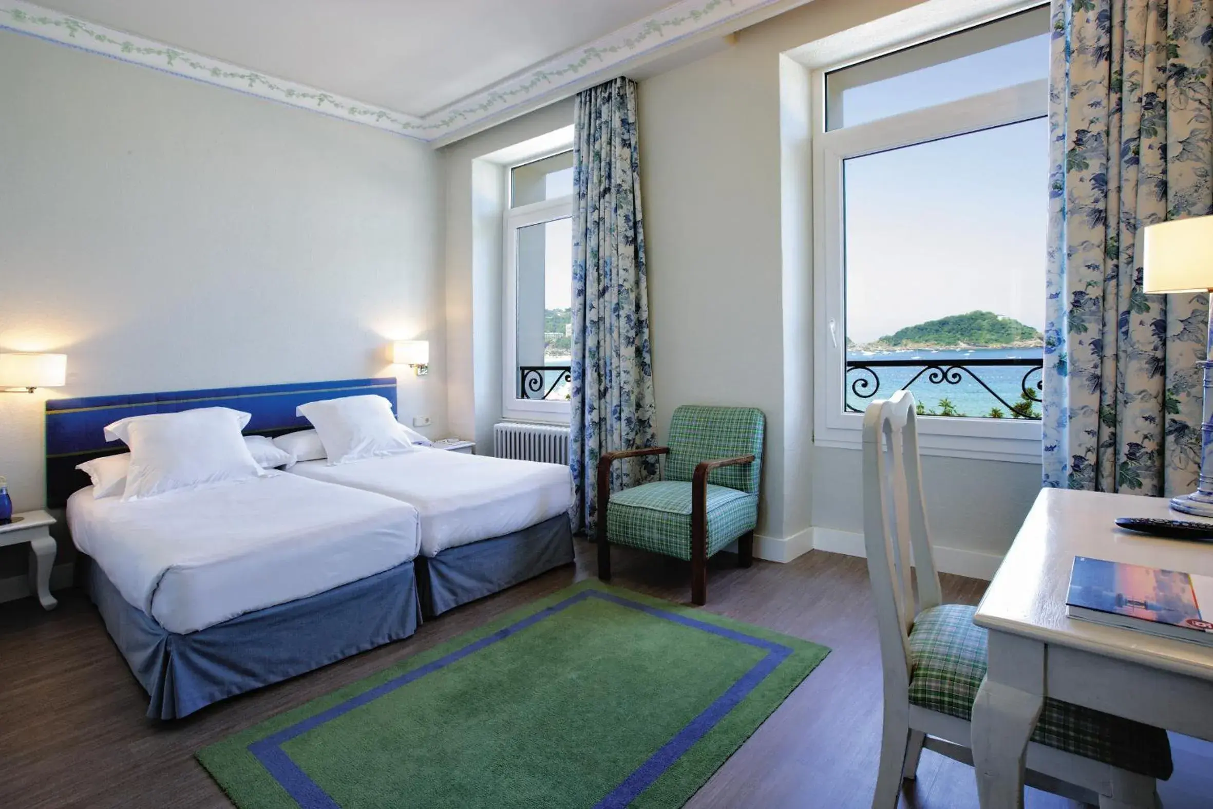 Double or Twin Room with Sea View in Hotel Niza Double or Twin Room with Sea View in Hotel Niza