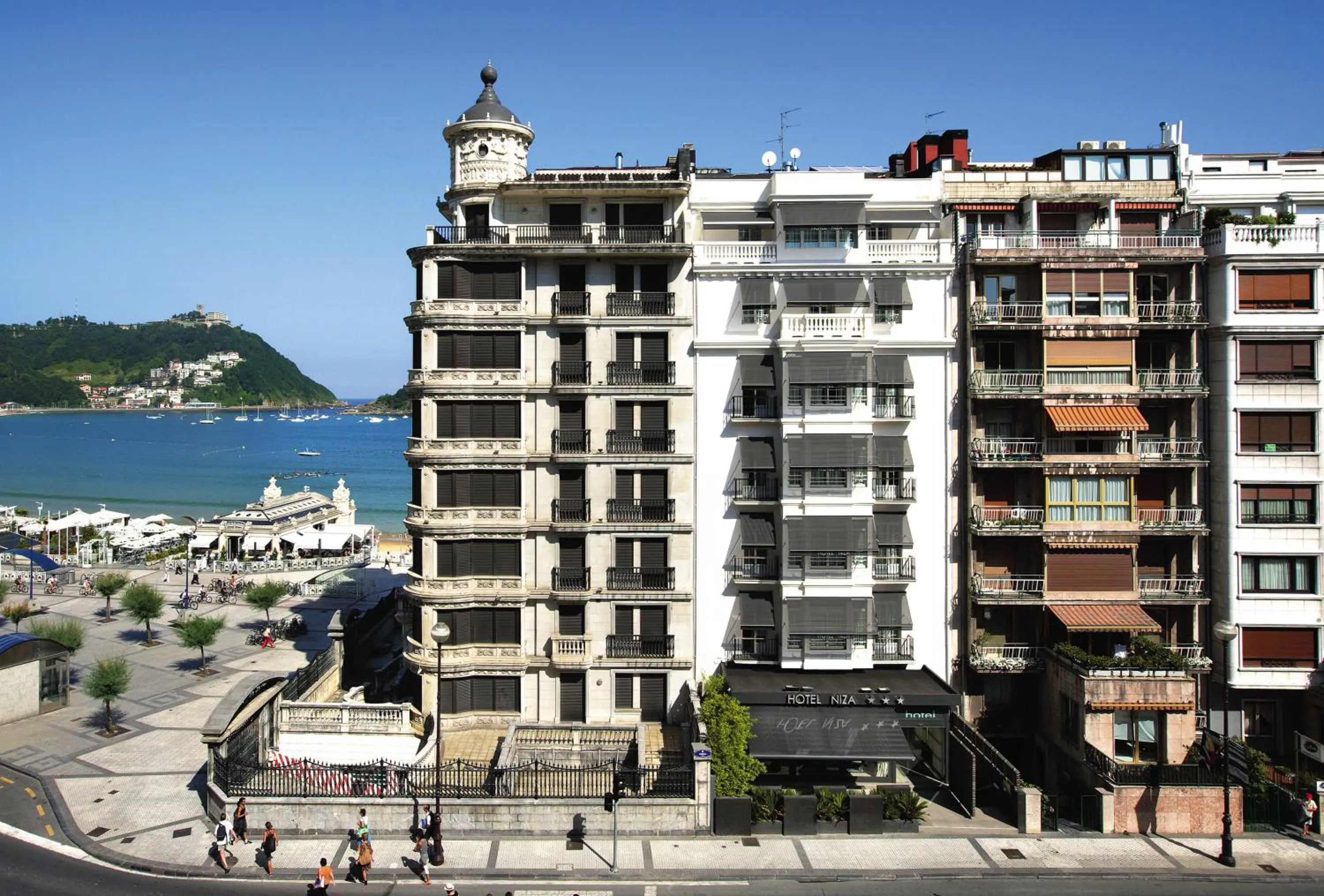 Facade/entrance in Hotel Niza