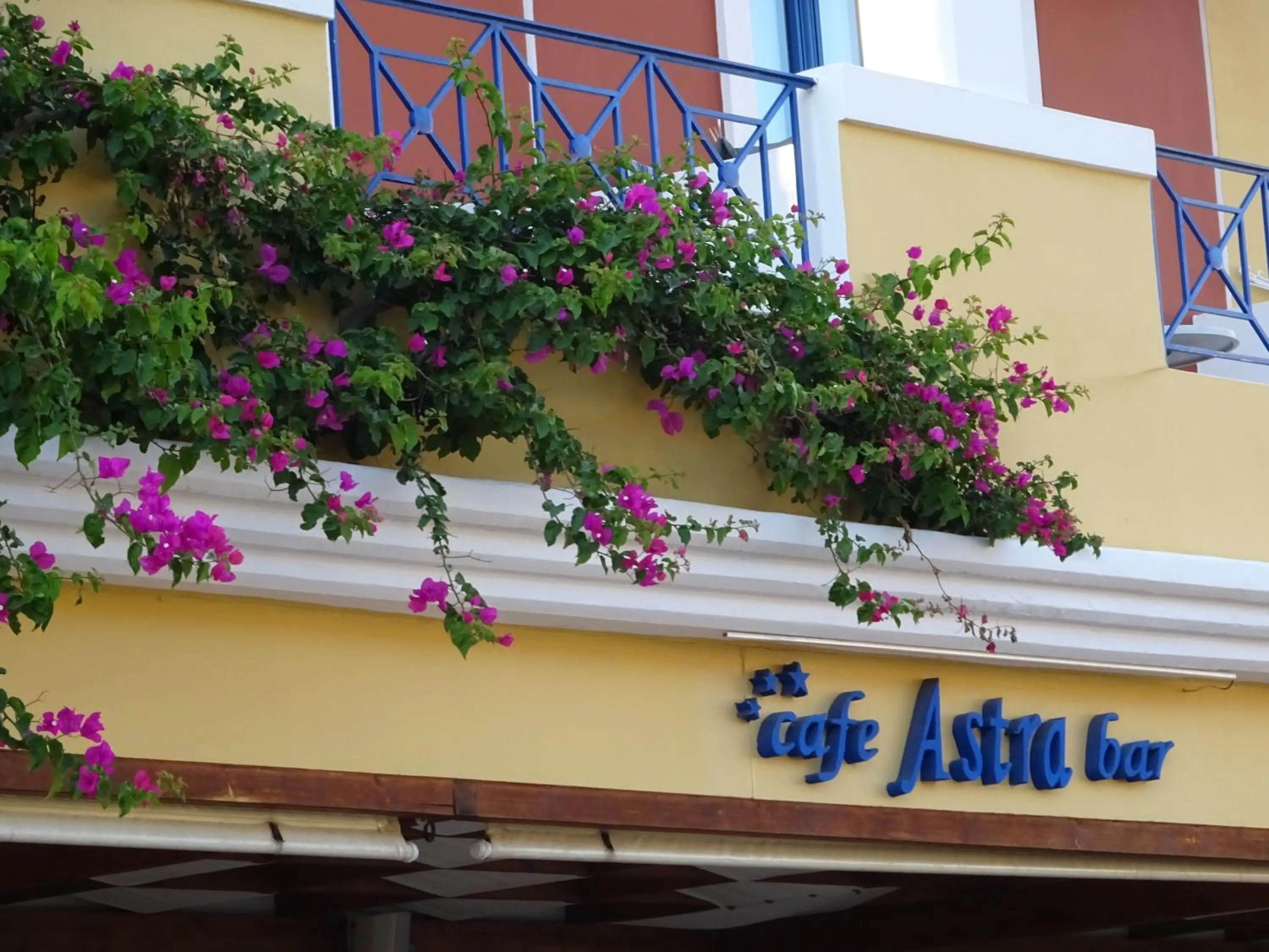 Restaurant/places to eat in Astra Village & Suites