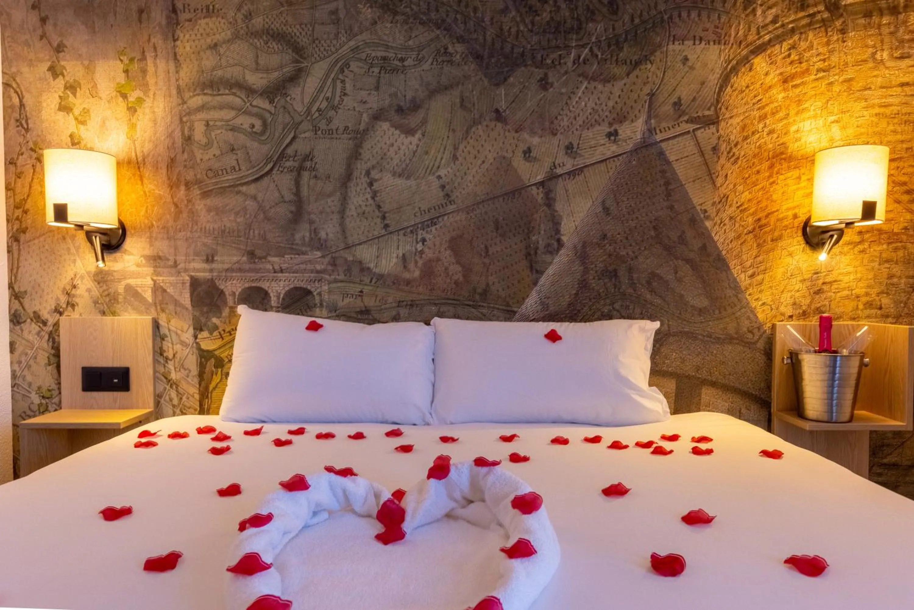 Bed in Hôtel Pont Rouge , Carcassonne