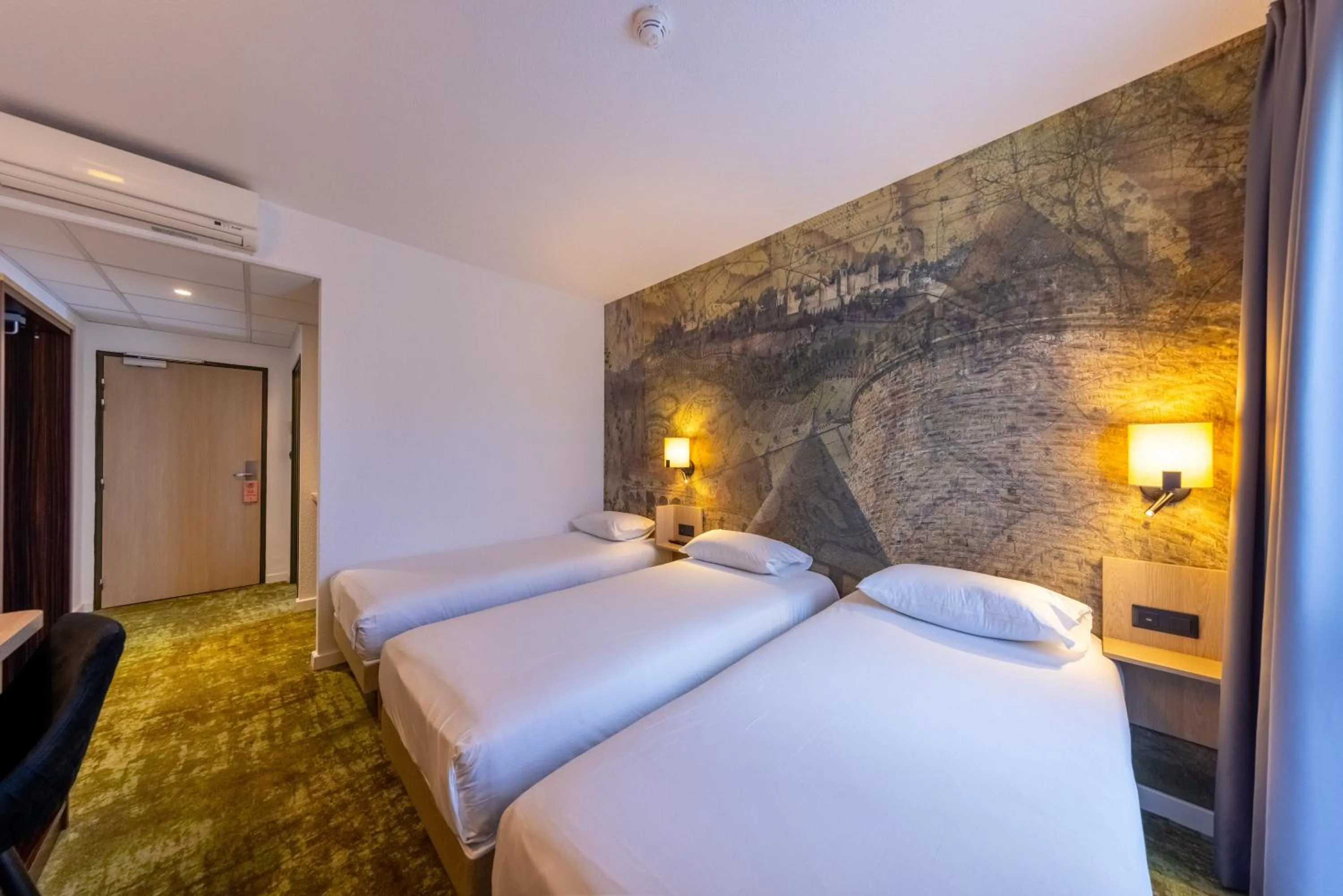 Bed in Hôtel Pont Rouge , Carcassonne