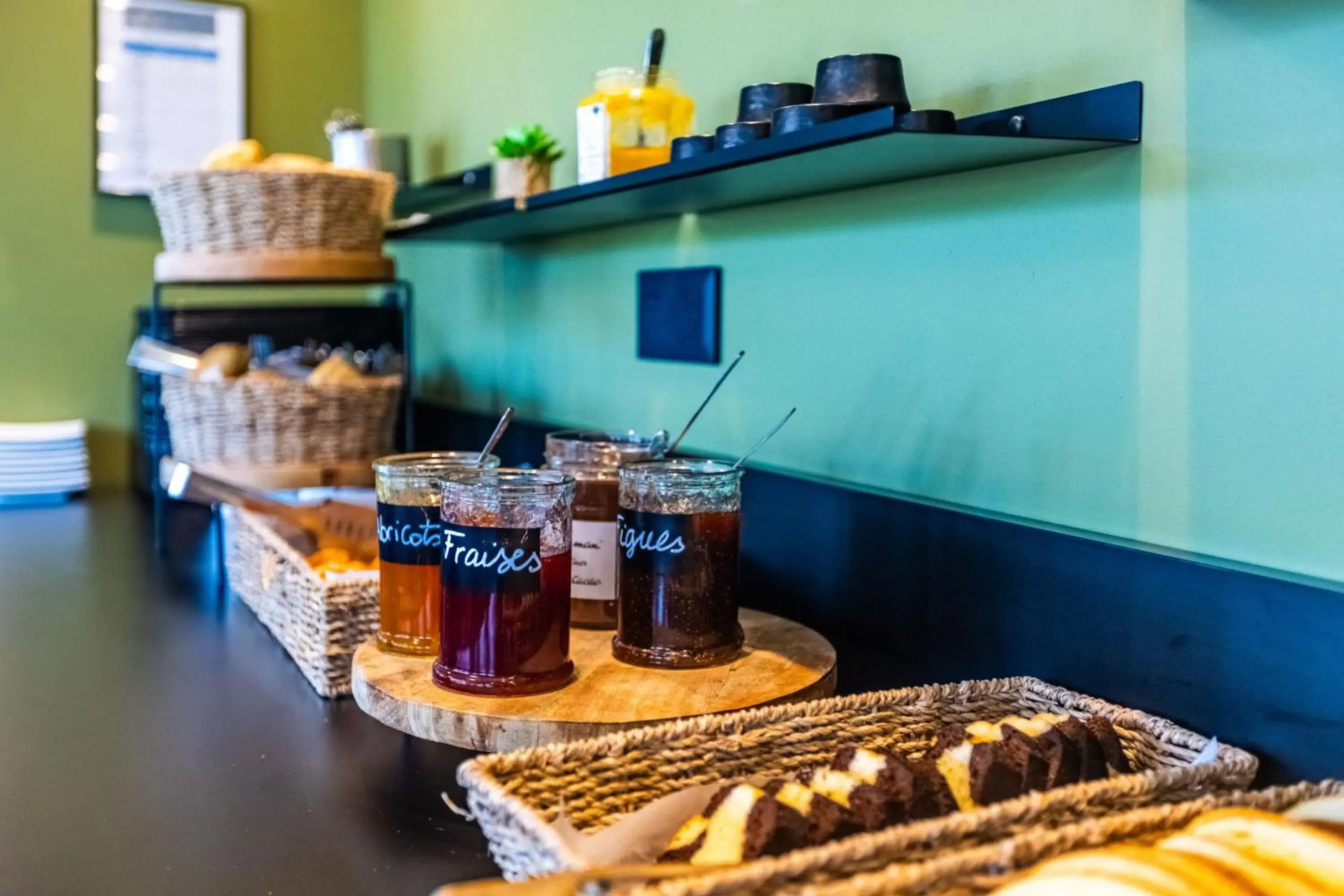 Food and drinks in Hôtel Pont Rouge , Carcassonne Food and drinks in Hôtel Pont Rouge , Carcassonne