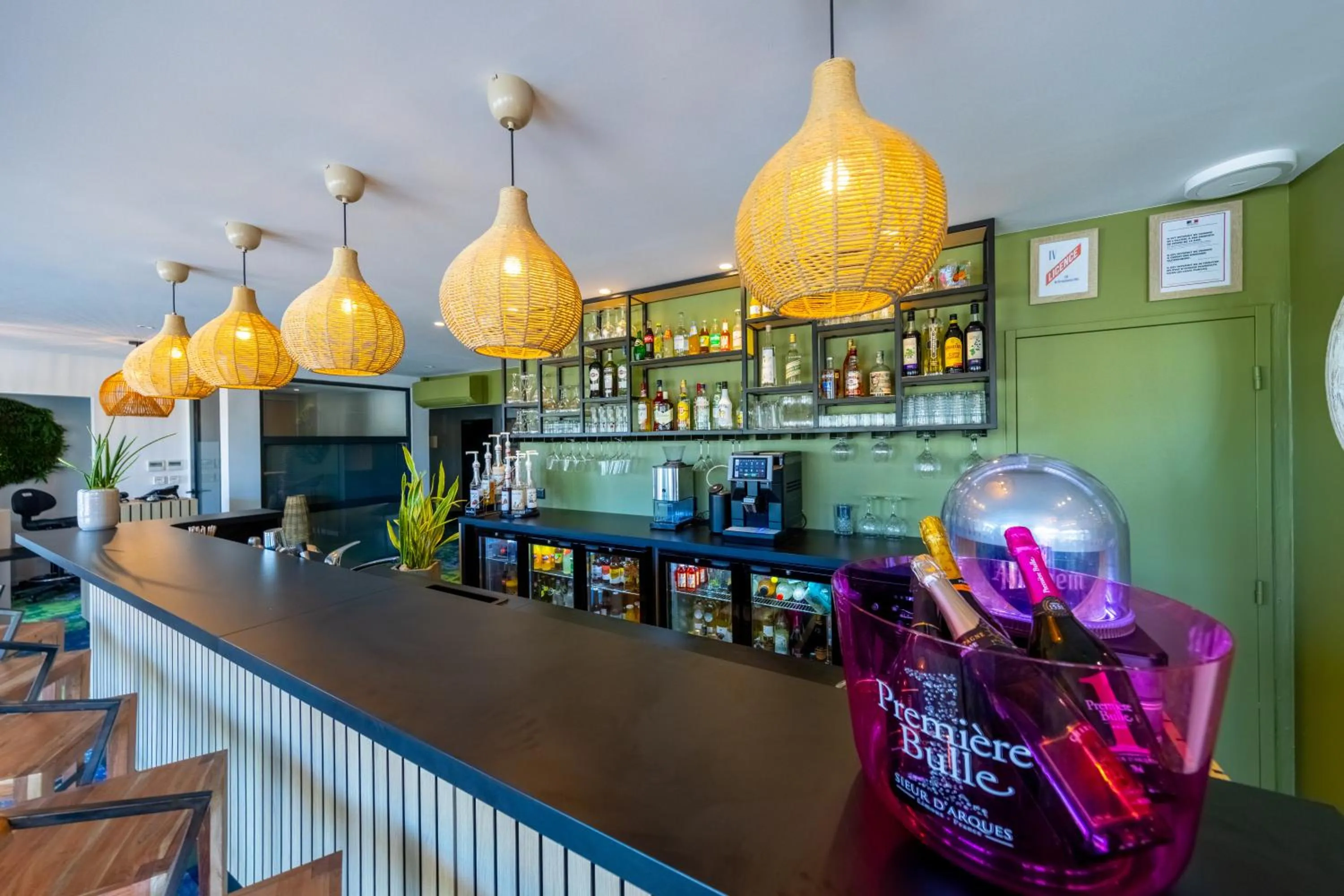 Restaurant/places to eat in Hôtel Pont Rouge , Carcassonne