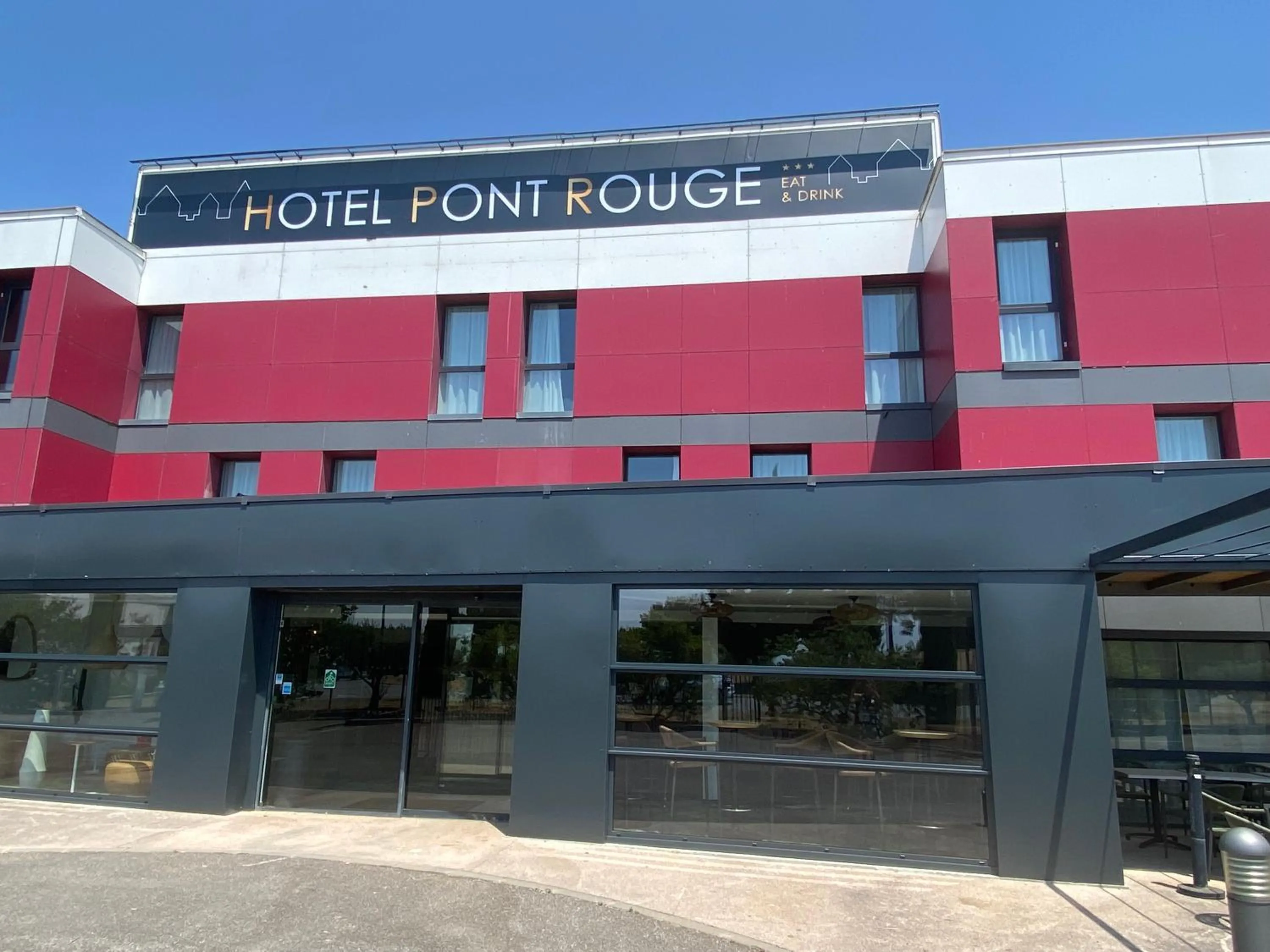 Facade/entrance in Hôtel Pont Rouge , Carcassonne