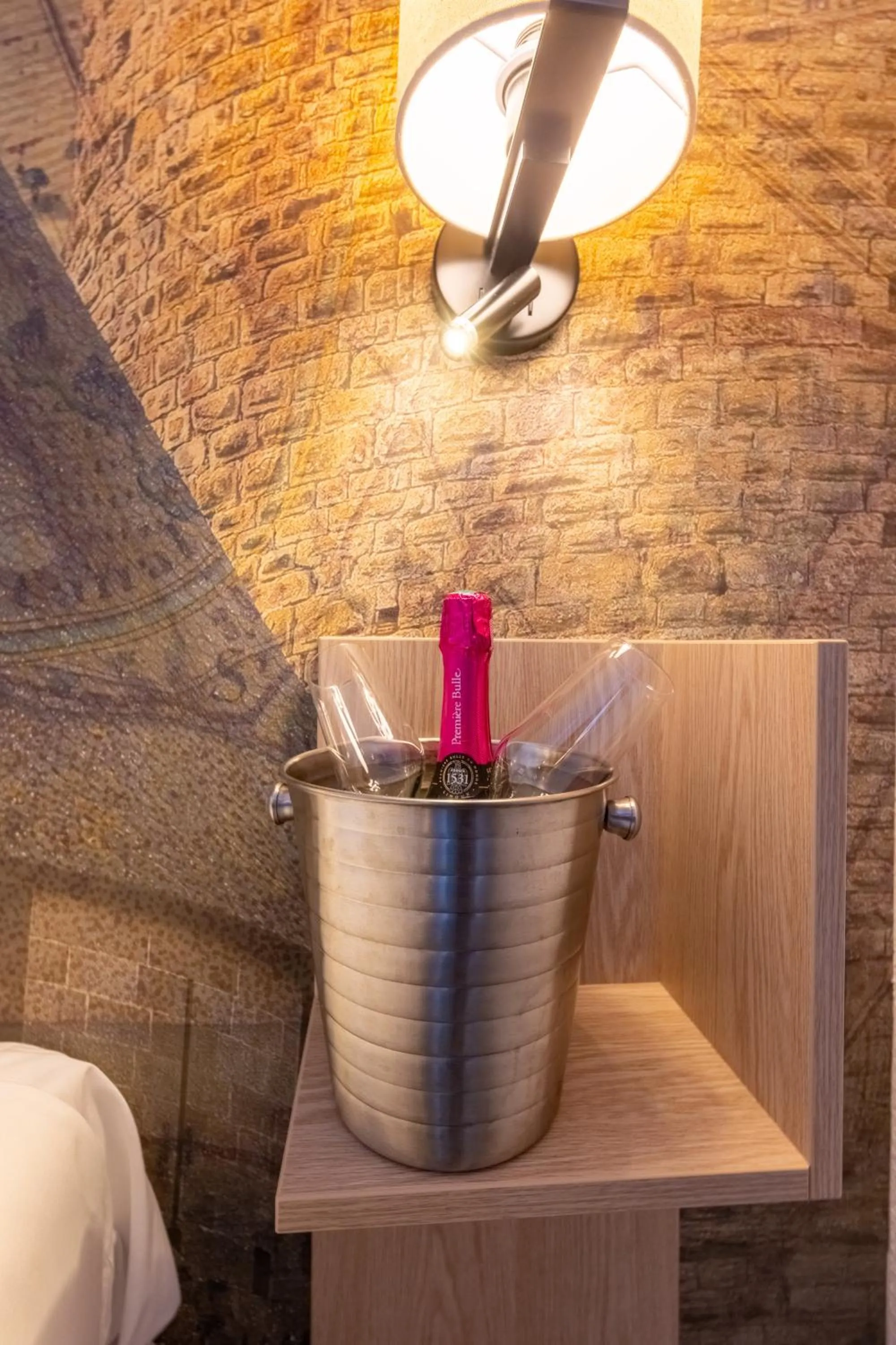 Photo of the whole room, Bed in Hôtel Pont Rouge , Carcassonne