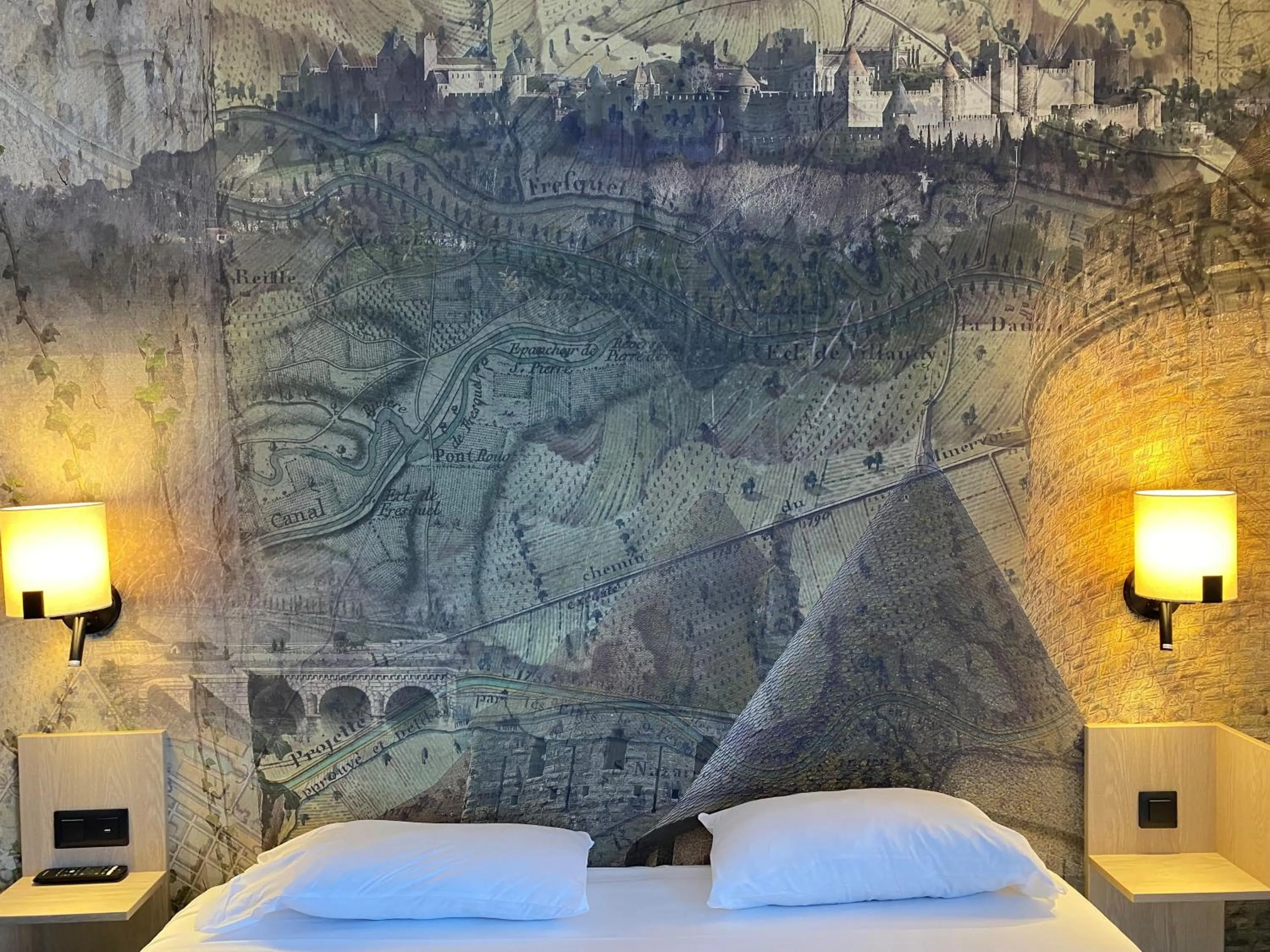 Property building, Bed in Hôtel Pont Rouge , Carcassonne