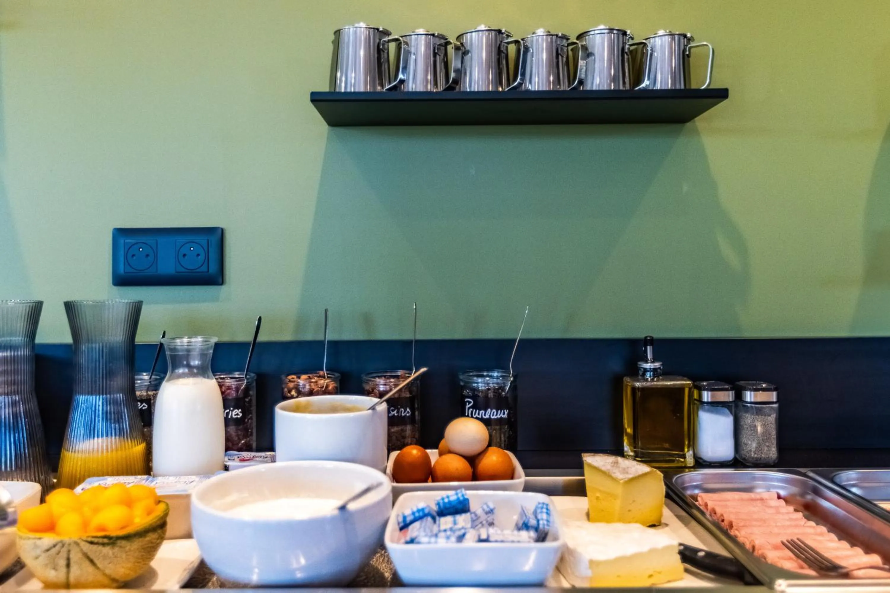 Breakfast in Hôtel Pont Rouge , Carcassonne