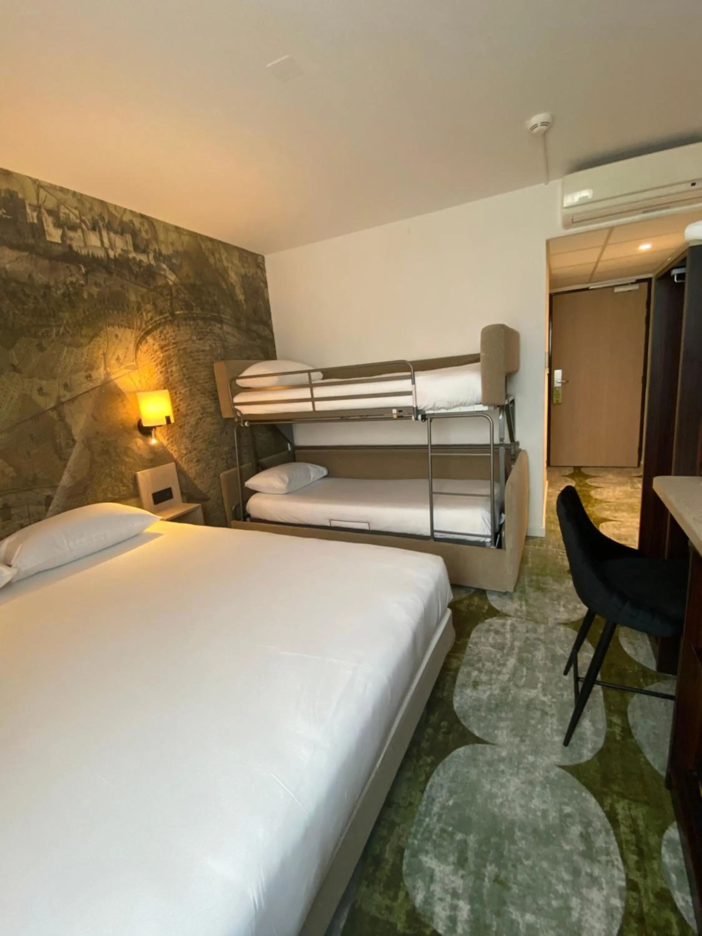 Family, Bed in Hôtel Pont Rouge , Carcassonne