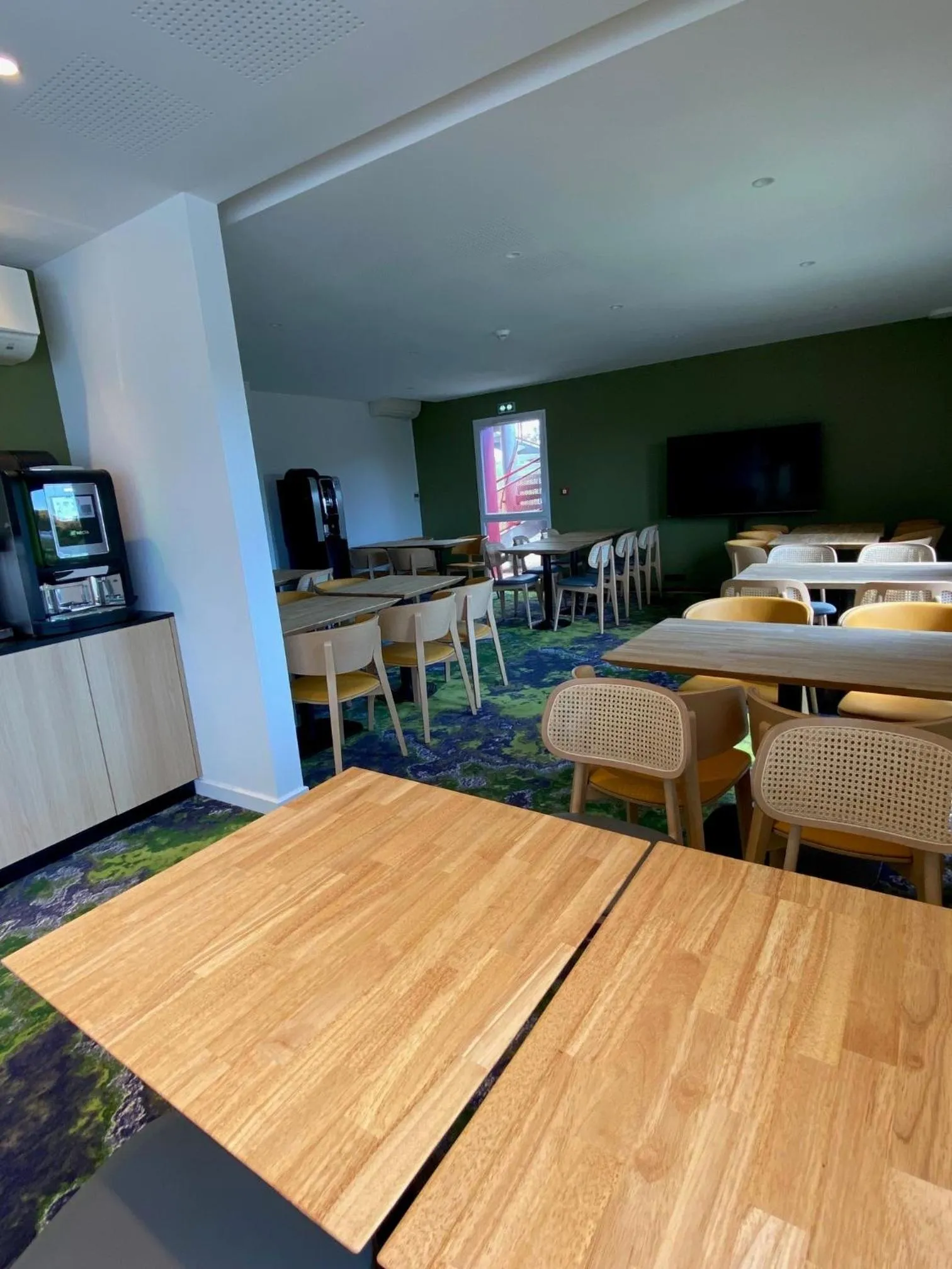 Restaurant/places to eat in Hôtel Pont Rouge , Carcassonne