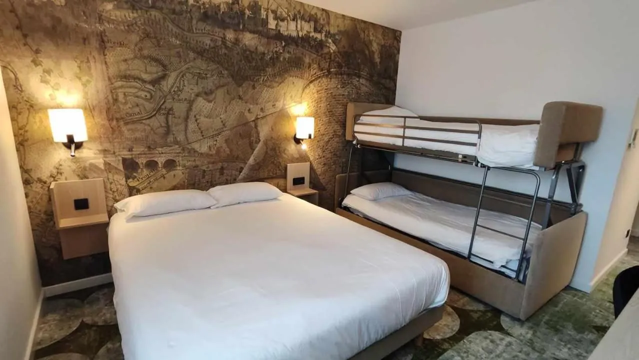 Family Room in Hôtel Pont Rouge , Carcassonne