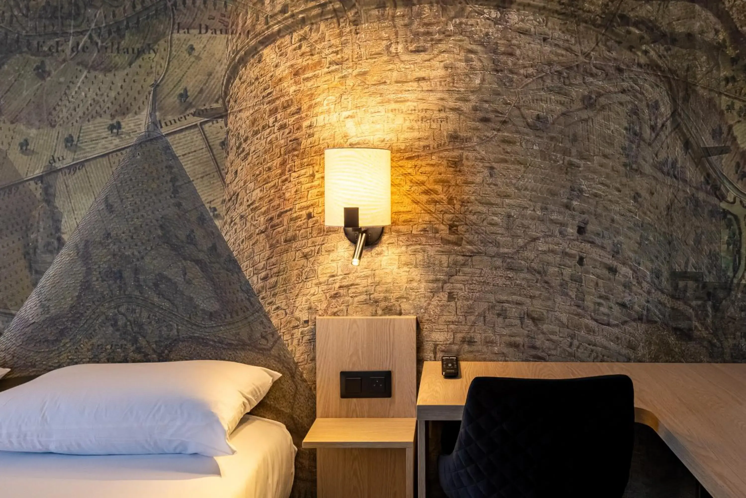 Bed in Hôtel Pont Rouge , Carcassonne Bed in Hôtel Pont Rouge , Carcassonne