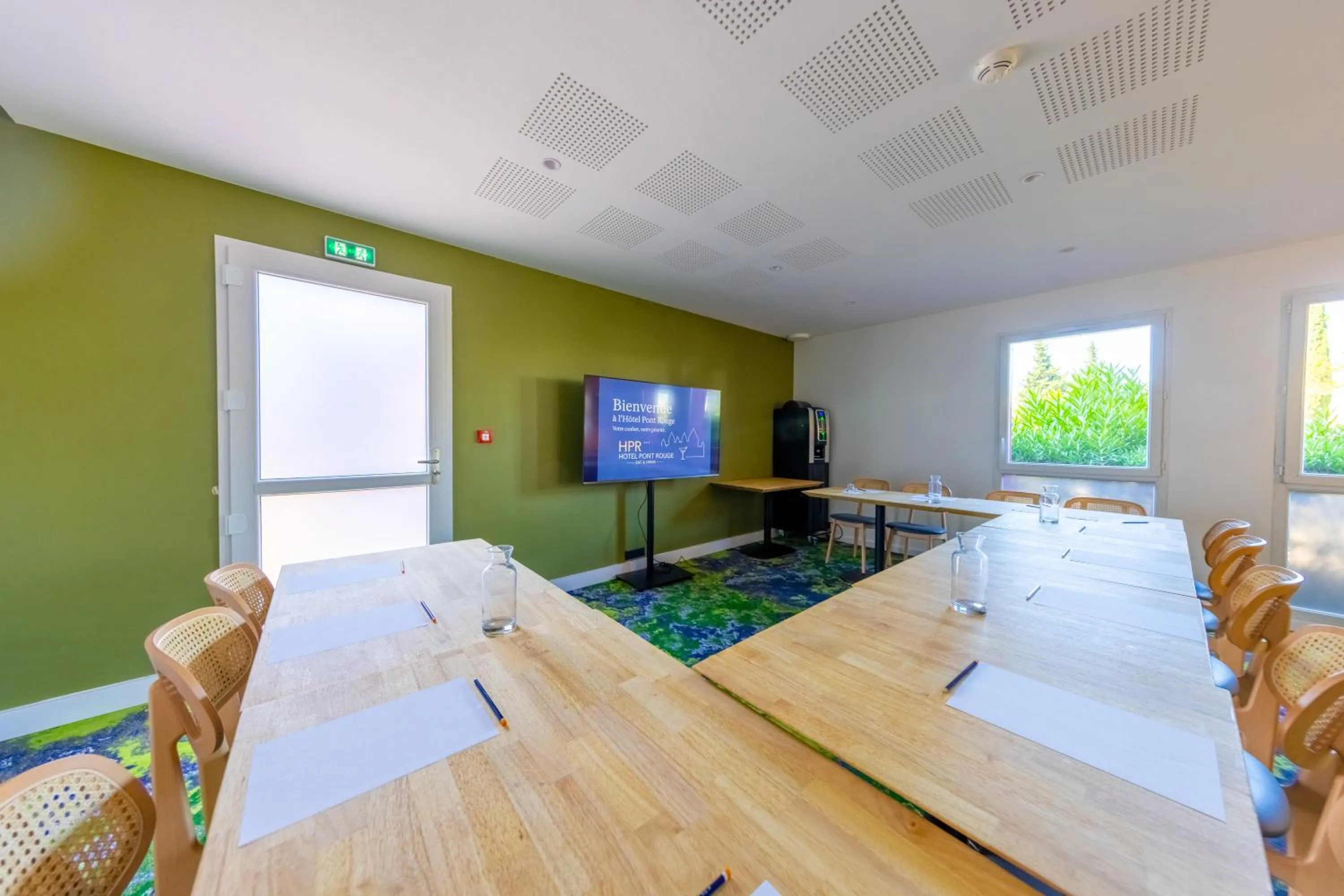 Communal lounge/ TV room in Hôtel Pont Rouge , Carcassonne