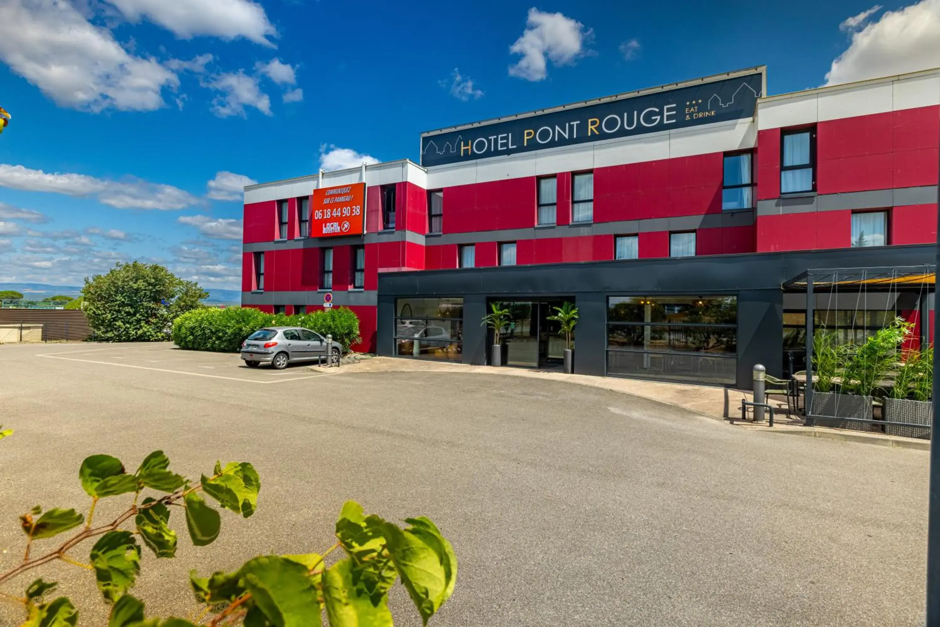 Property building in Hôtel Pont Rouge , Carcassonne Property building in Hôtel Pont Rouge , Carcassonne