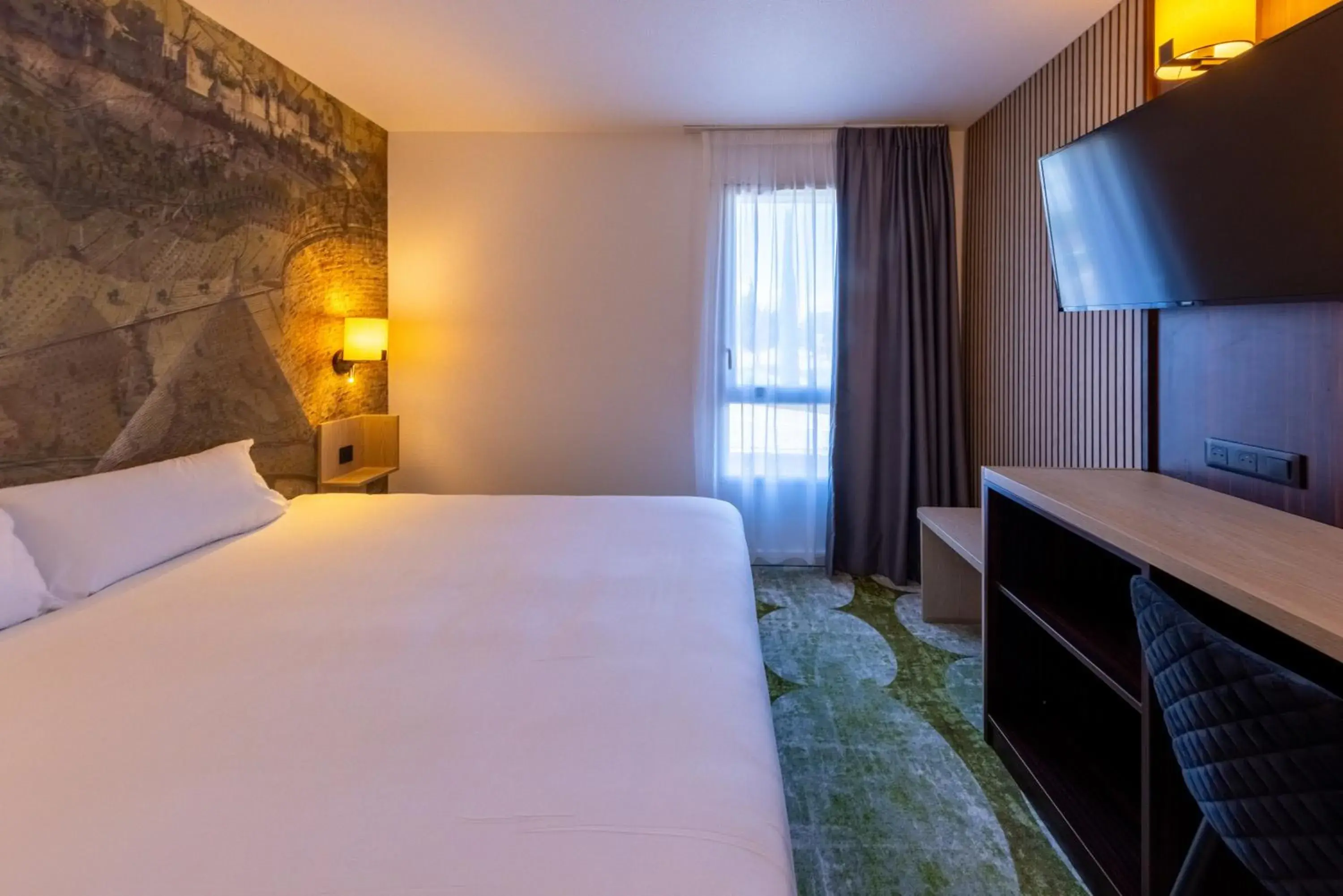 Bed in Hôtel Pont Rouge , Carcassonne Bed in Hôtel Pont Rouge , Carcassonne