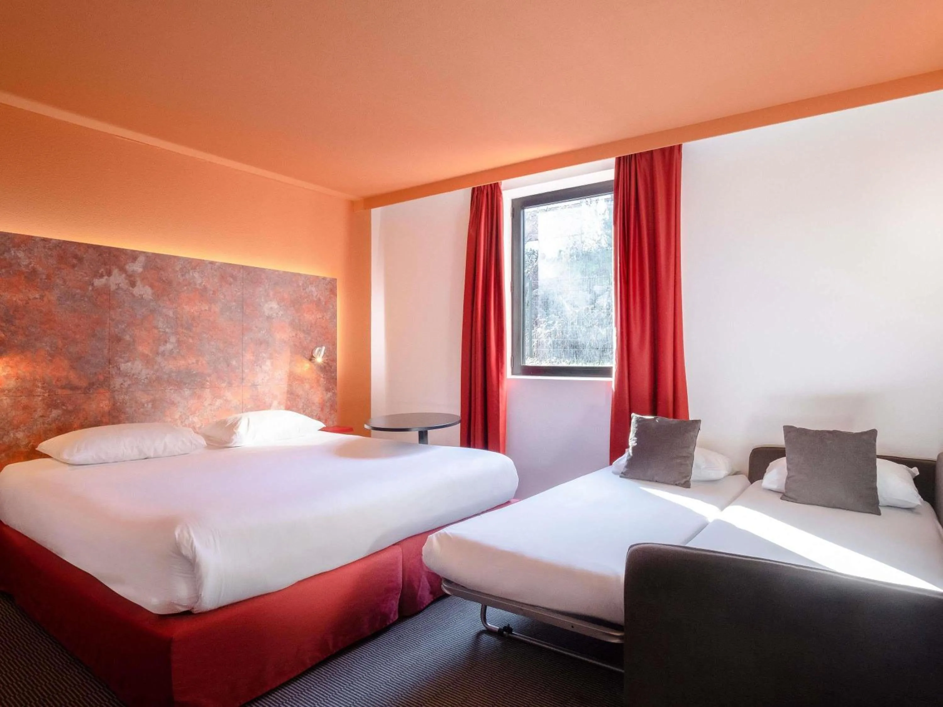Bedroom, Bed in ibis Styles Toulouse Cite Espace
