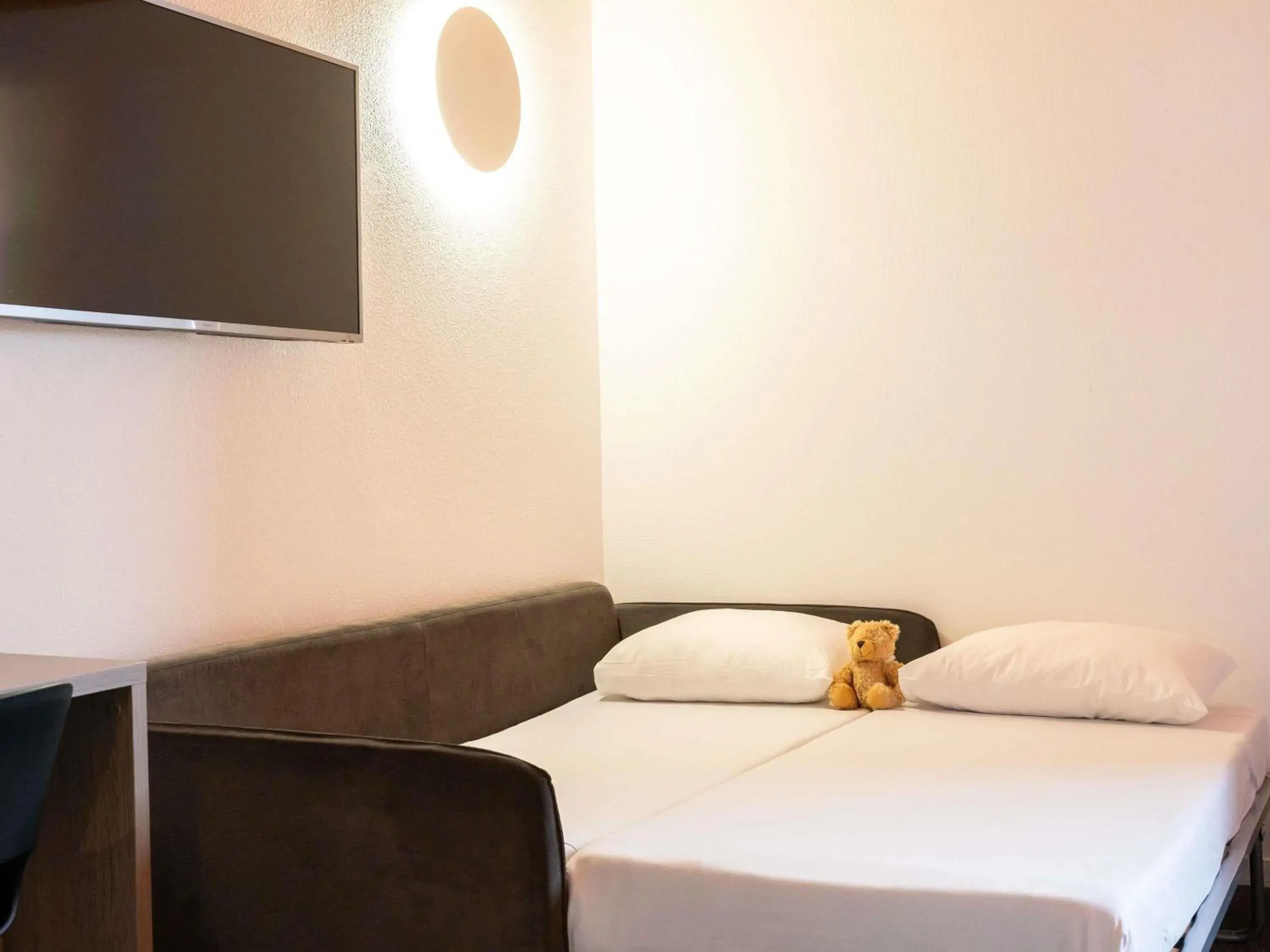 Bedroom, Bed in ibis Styles Toulouse Cite Espace Bedroom, Bed in ibis Styles Toulouse Cite Espace
