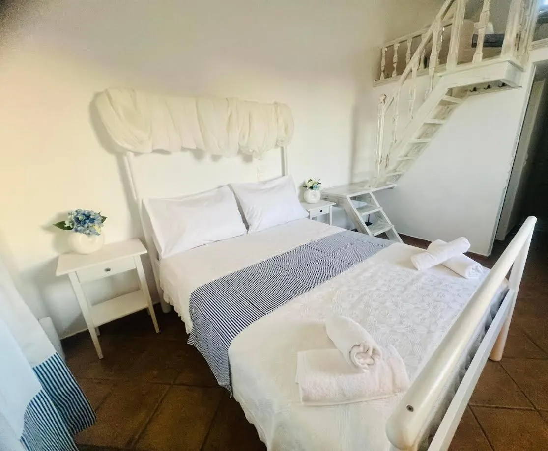 Bed in Santorini Mesotopos