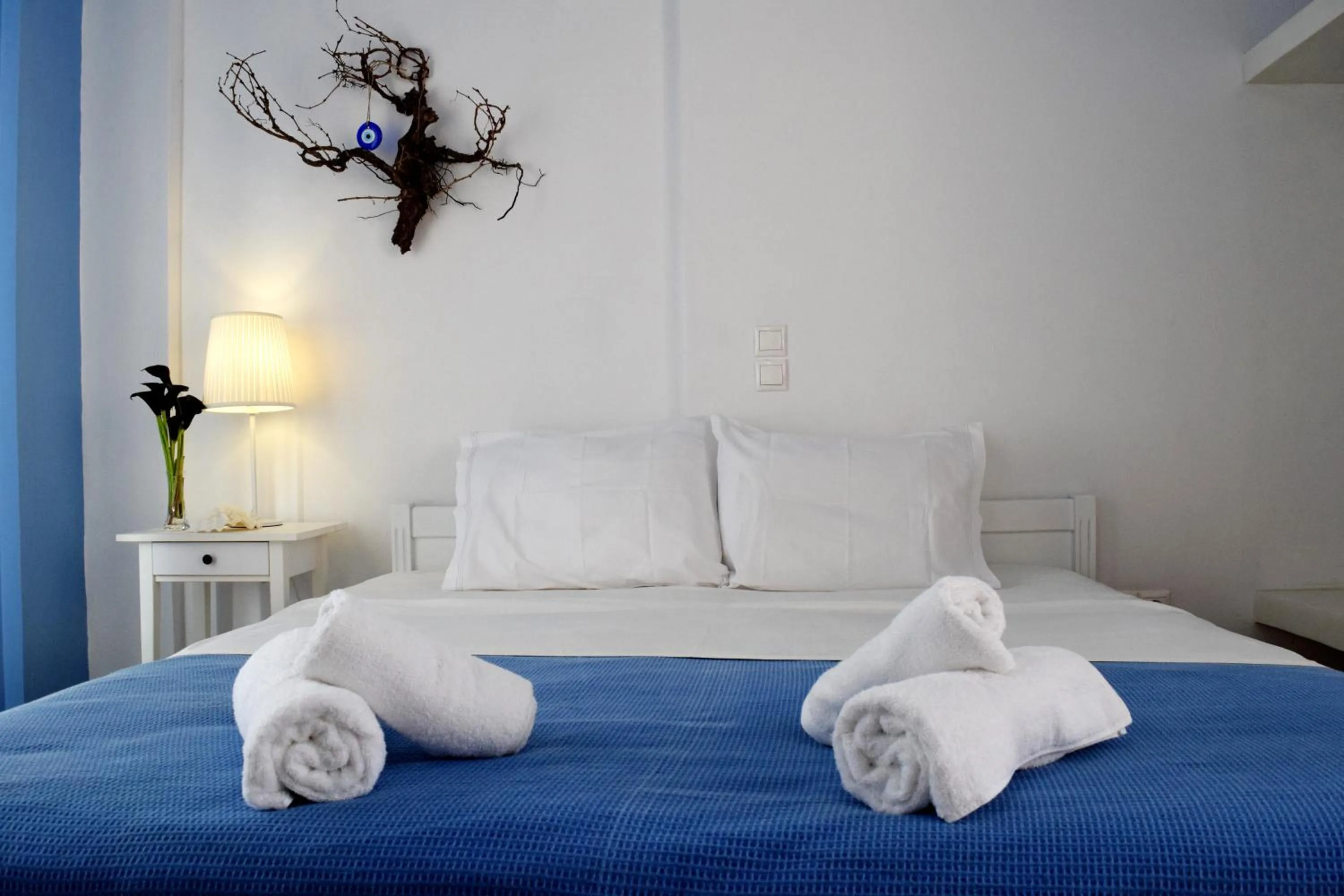 Bed in Santorini Mesotopos