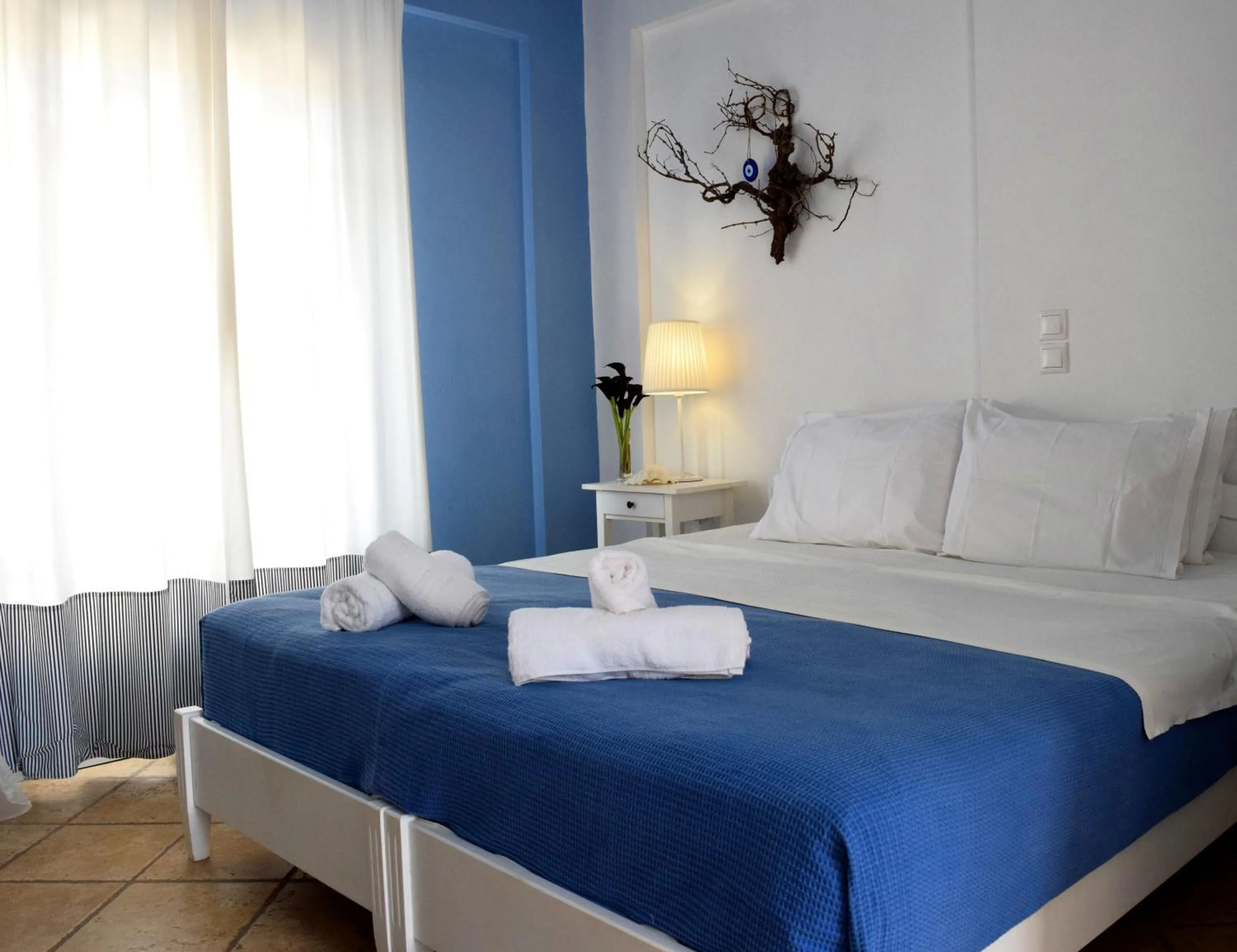 Bed in Santorini Mesotopos