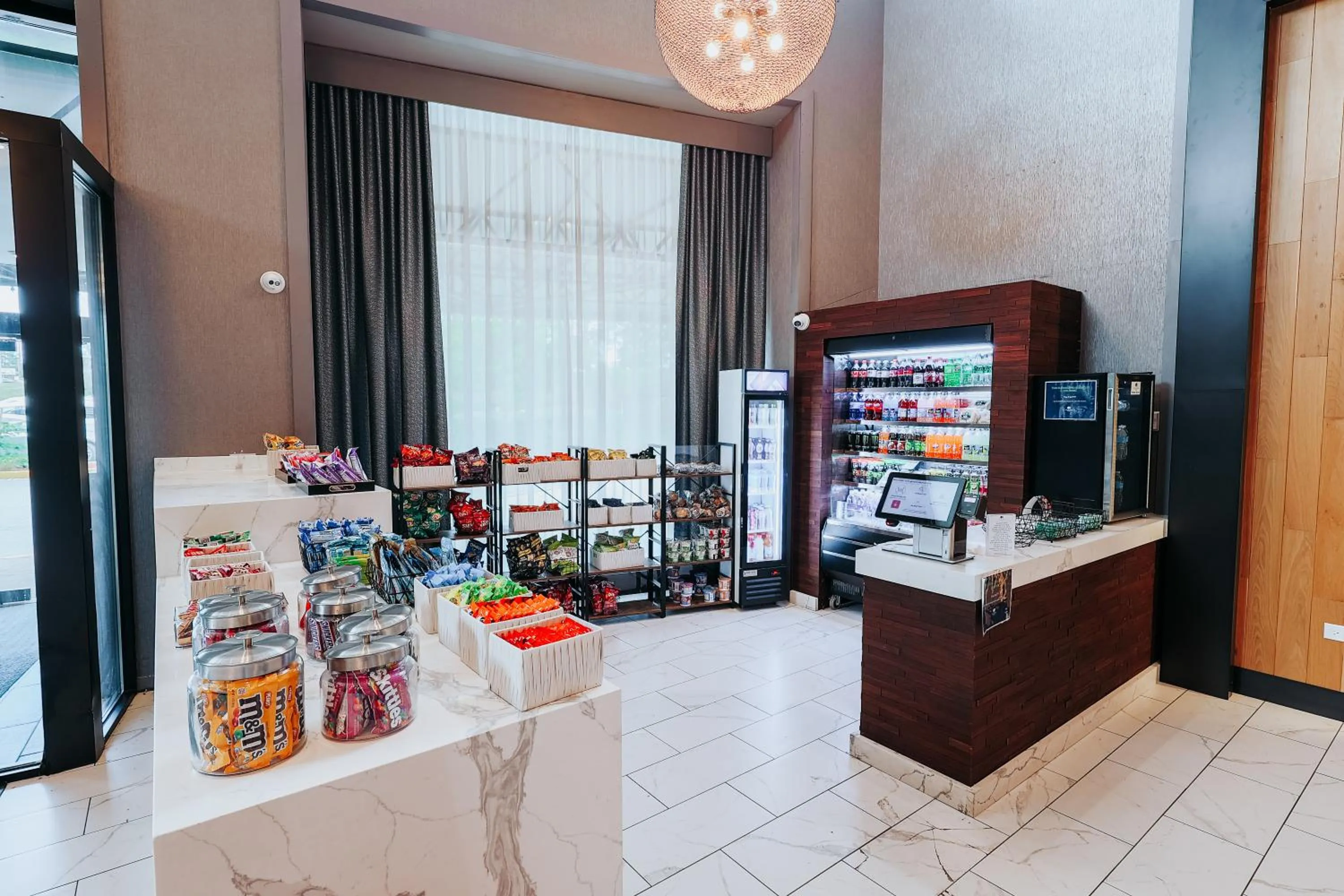 Food and drinks in DoubleTree Suites by Hilton Hotel & Conference Center Chicago-Downers Grove