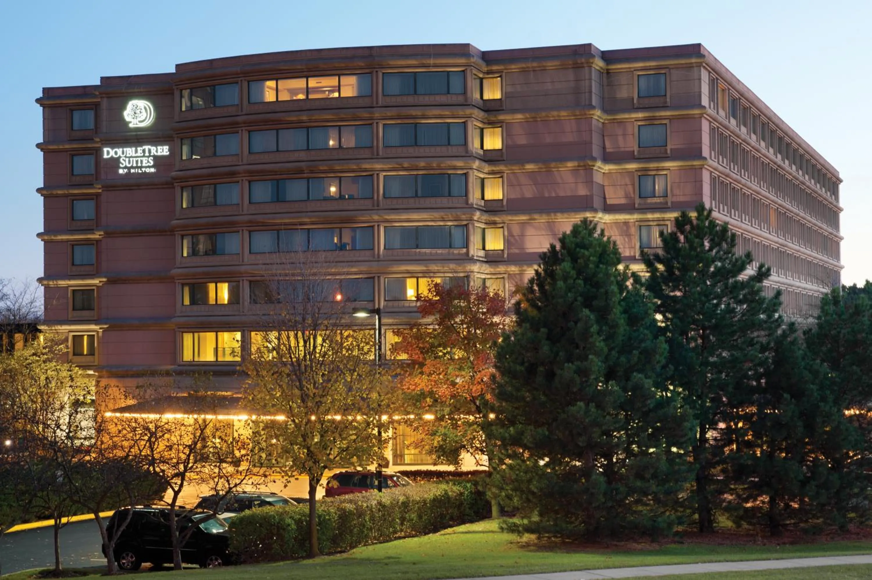 Facade/entrance in DoubleTree Suites by Hilton Hotel & Conference Center Chicago-Downers Grove