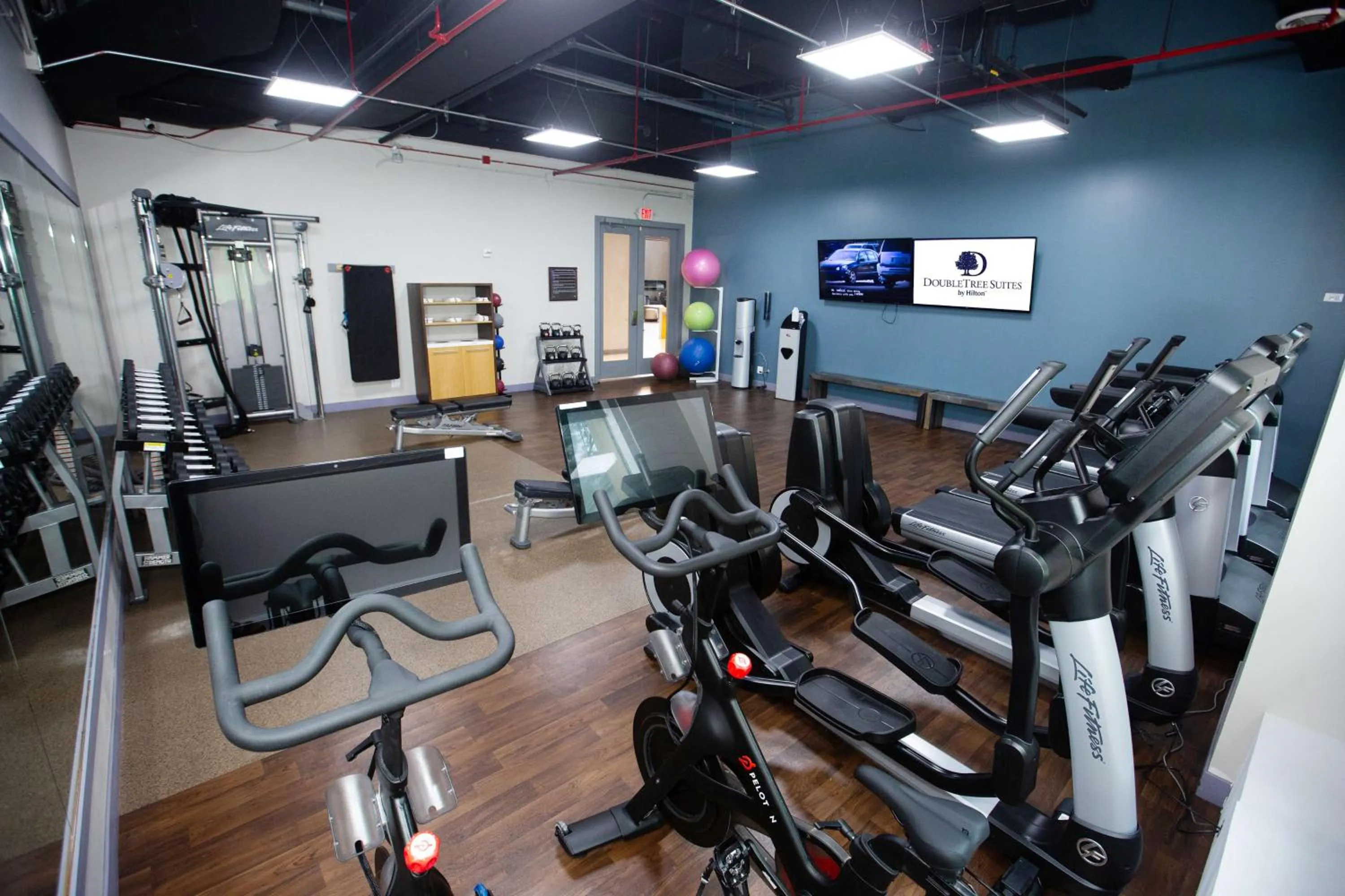 Fitness centre/facilities in DoubleTree Suites by Hilton Hotel & Conference Center Chicago-Downers Grove