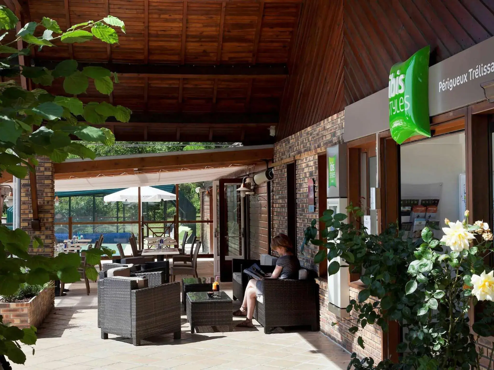 Lounge or bar in ibis Styles Périgueux Trélissac Lounge or bar in ibis Styles Périgueux Trélissac