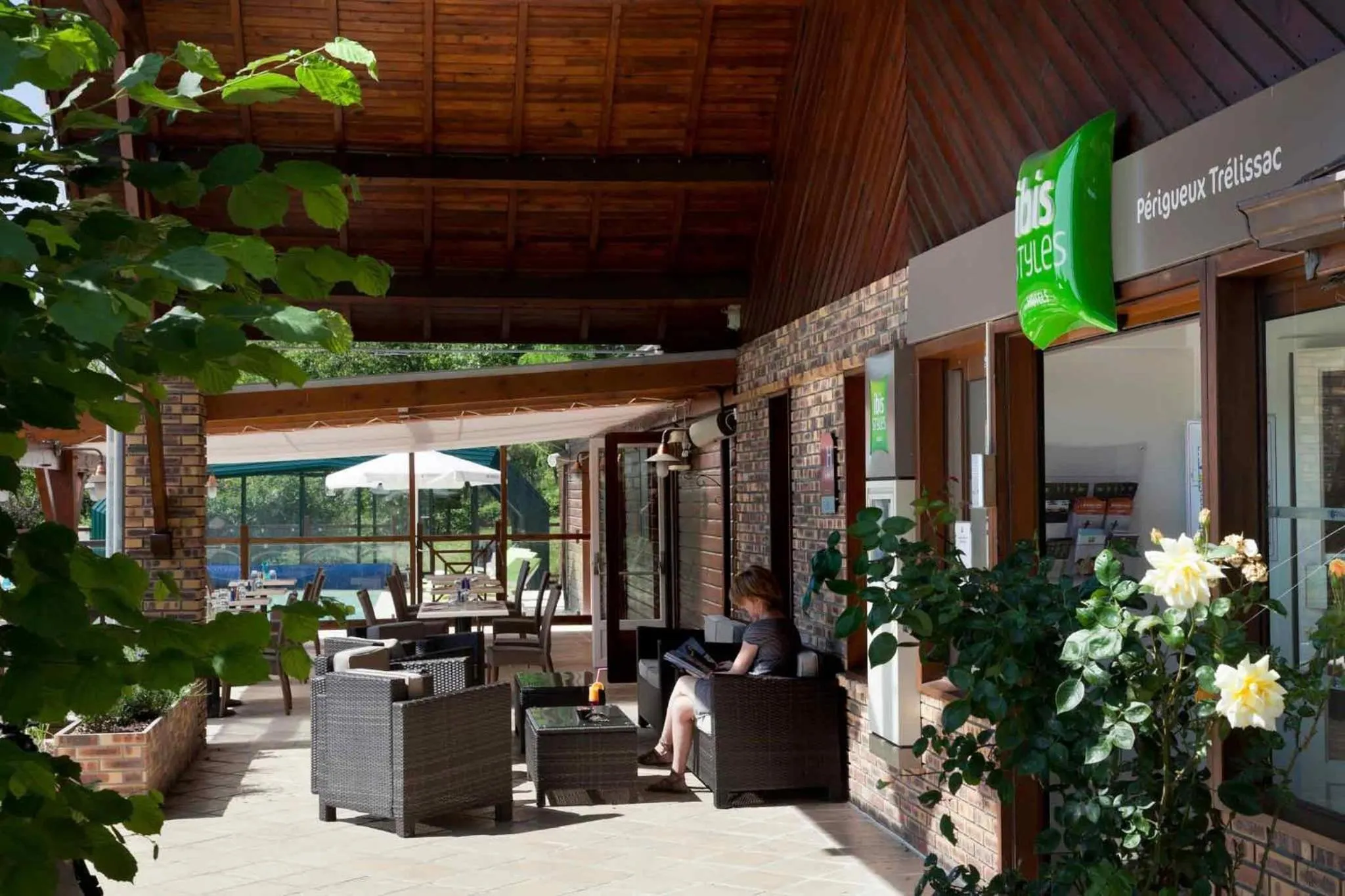 Lounge or bar in ibis Styles Périgueux Trélissac