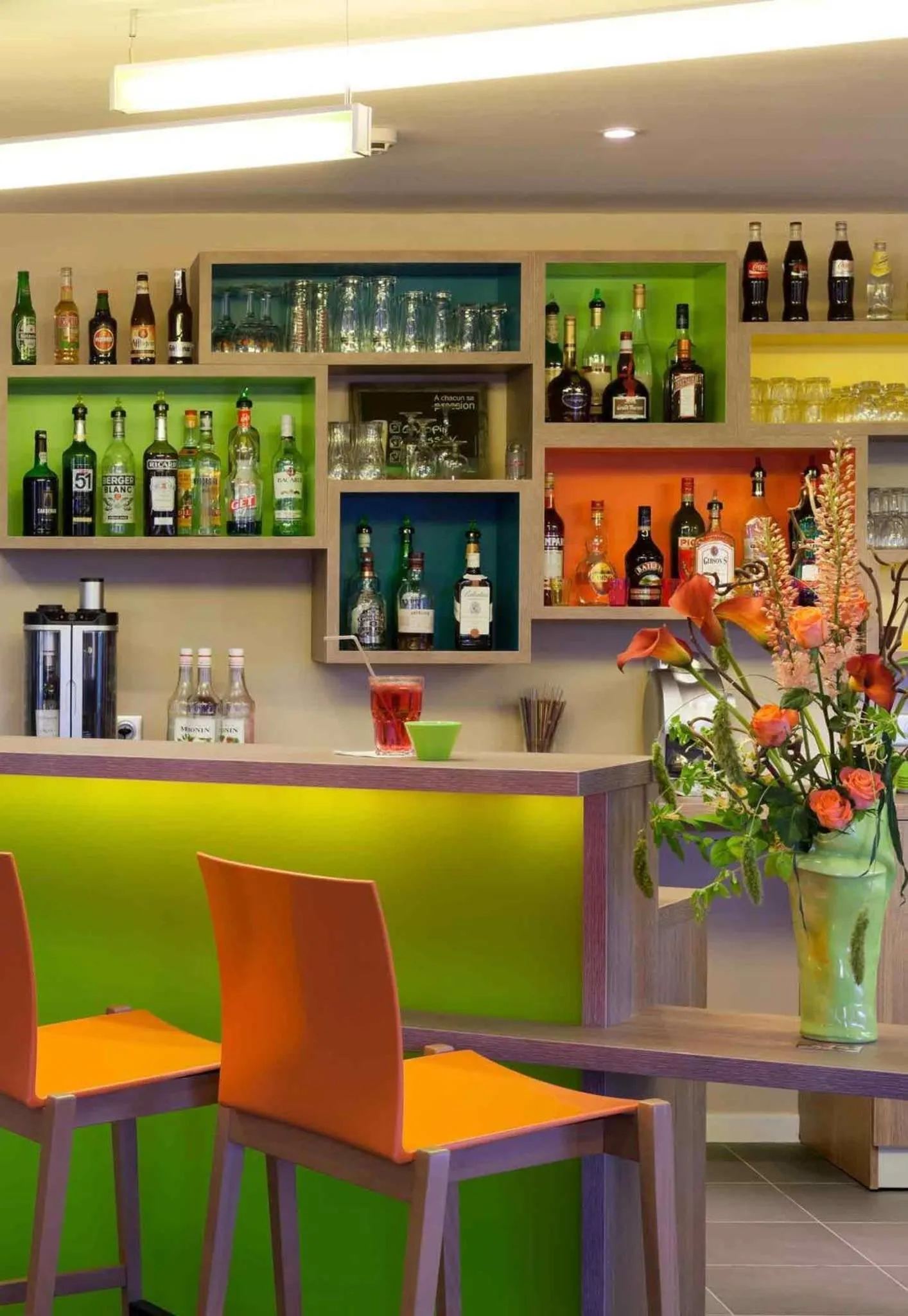 Lounge or bar in ibis Styles Périgueux Trélissac