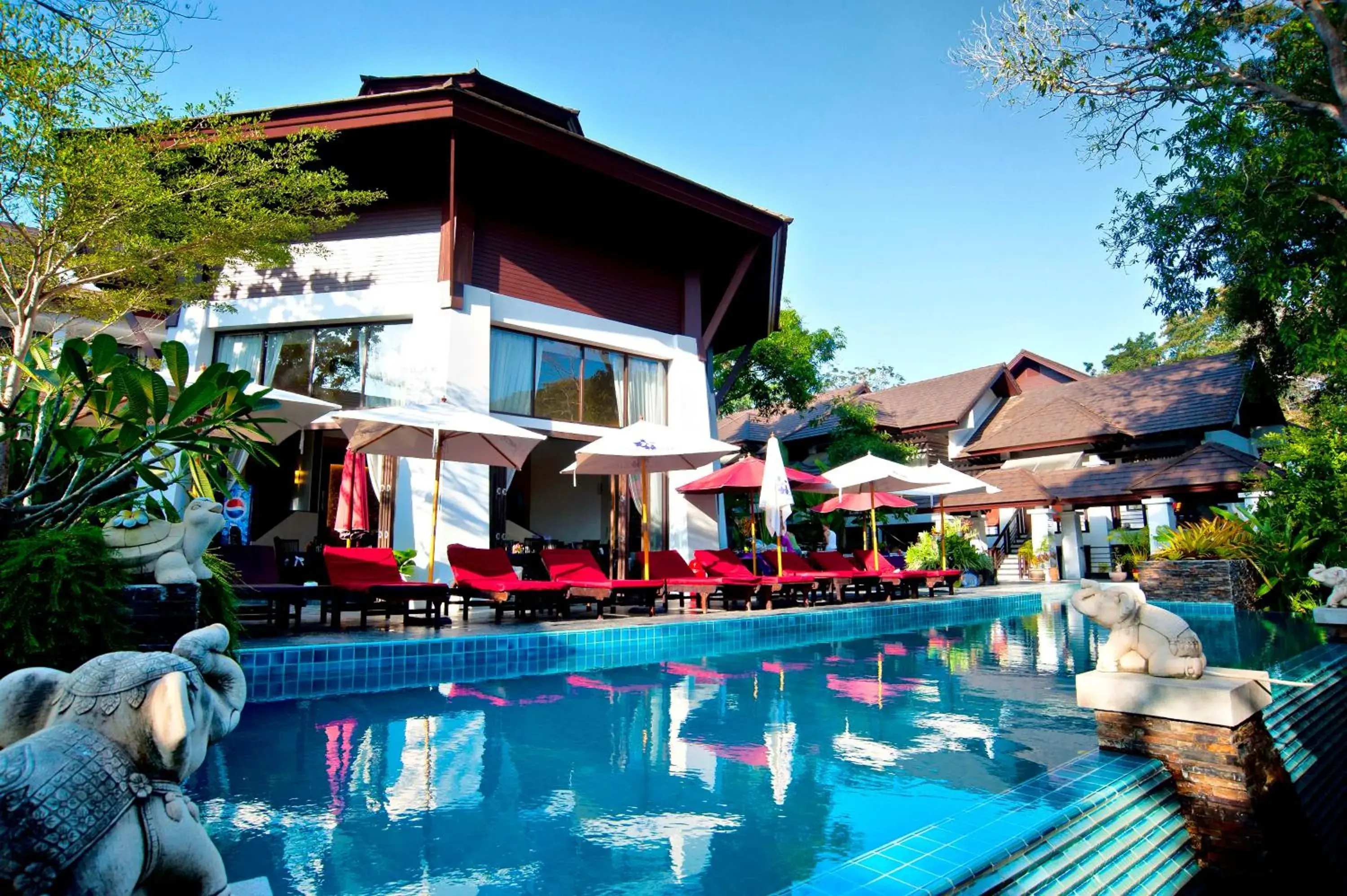 Swimming pool in Samed Pavilion Resort Swimming pool in Samed Pavilion Resort