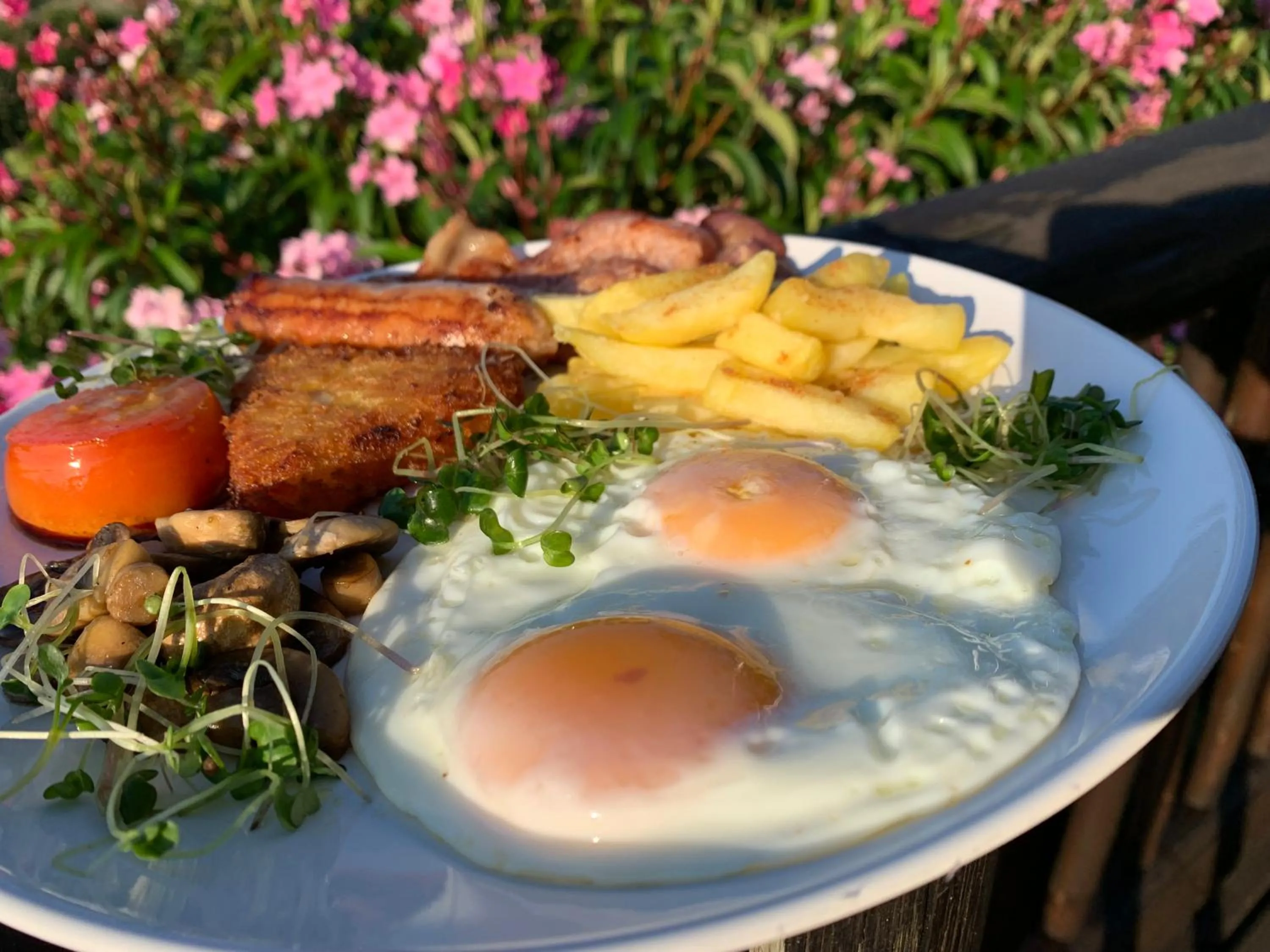 Breakfast in Ndiza Lodge and Cabanas