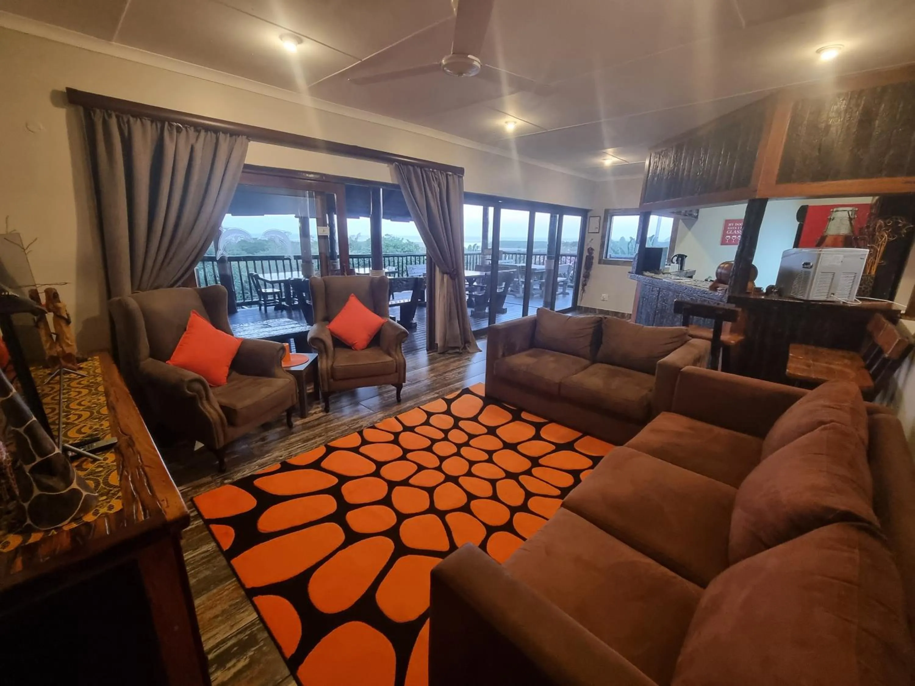 Lounge or bar in Ndiza Lodge and Cabanas