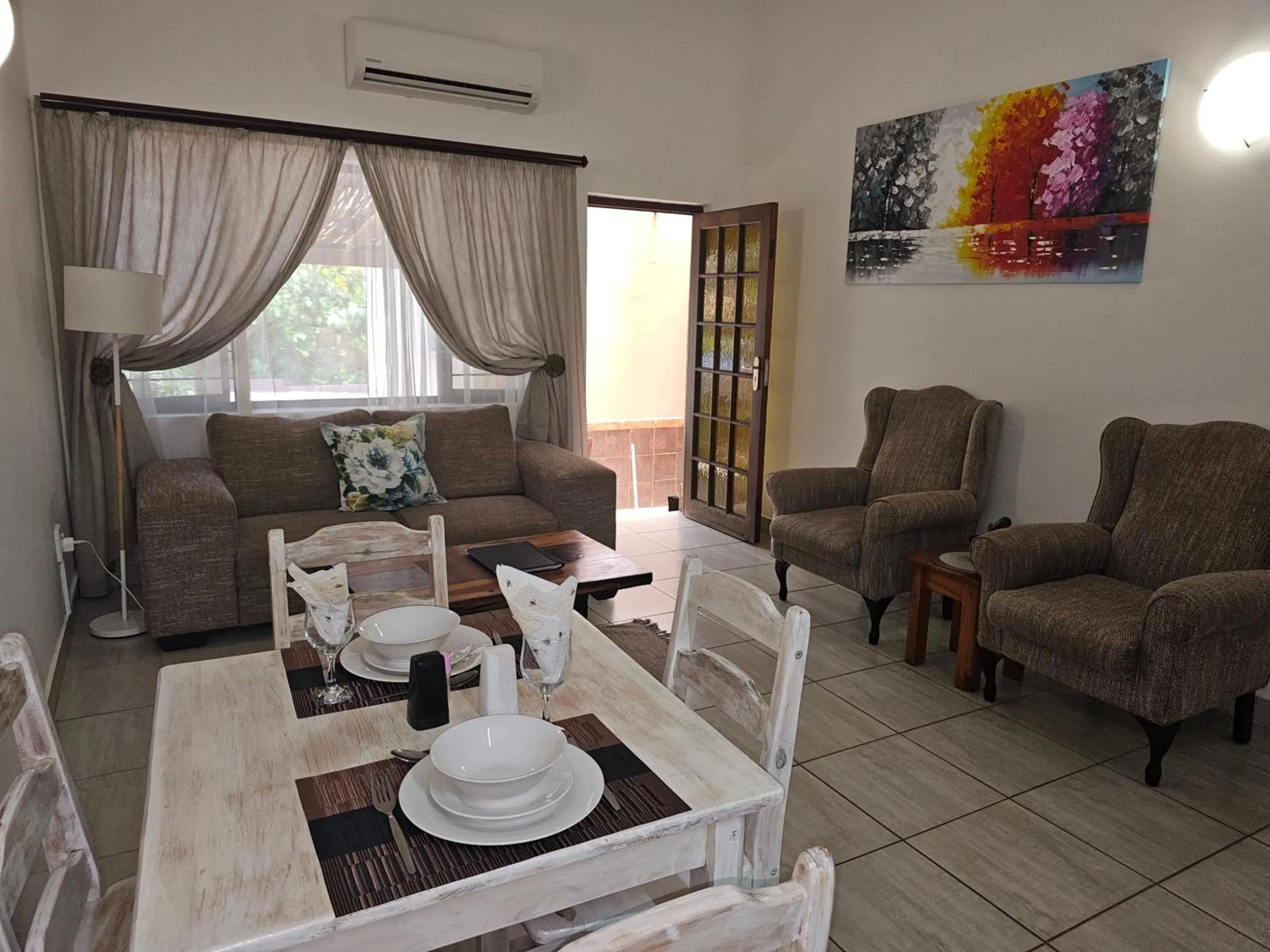 Living room in Ndiza Lodge and Cabanas