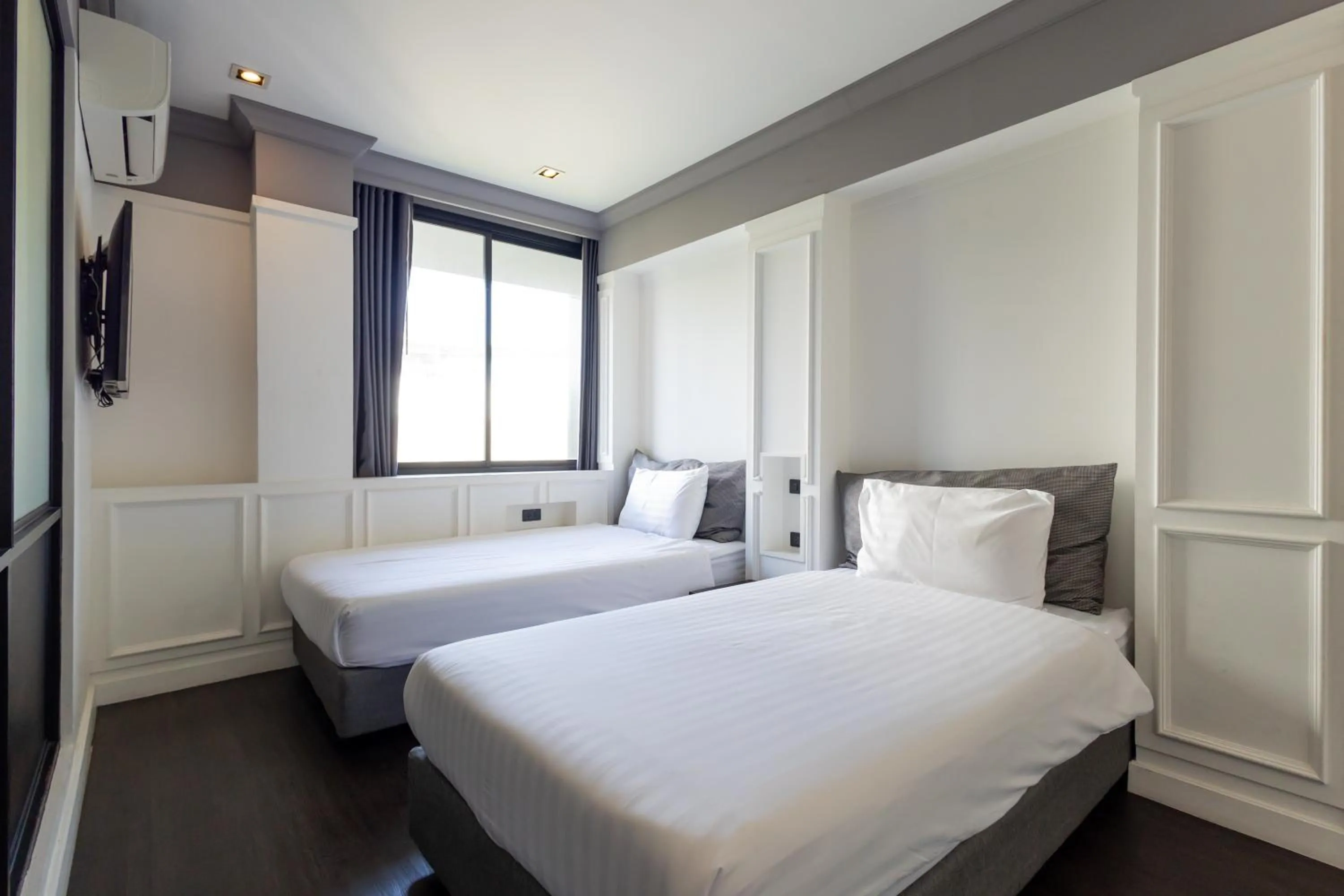 Photo of the whole room, Bed in Penpark Place