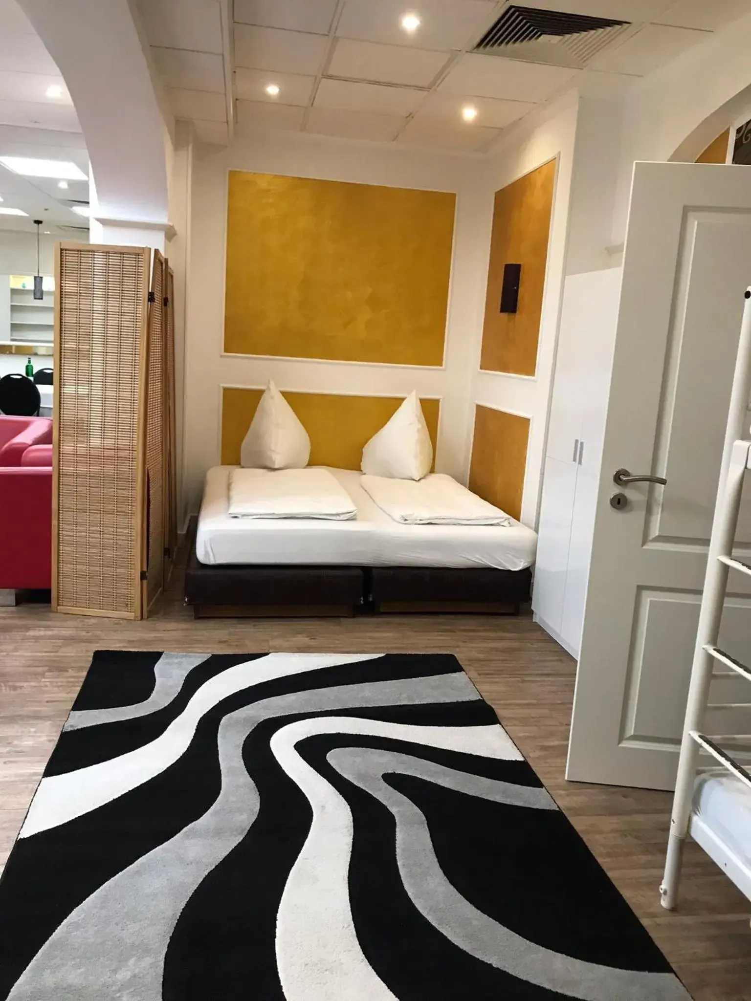 Photo of the whole room, Bed in Hotel Glockengasse Photo of the whole room, Bed in Hotel Glockengasse