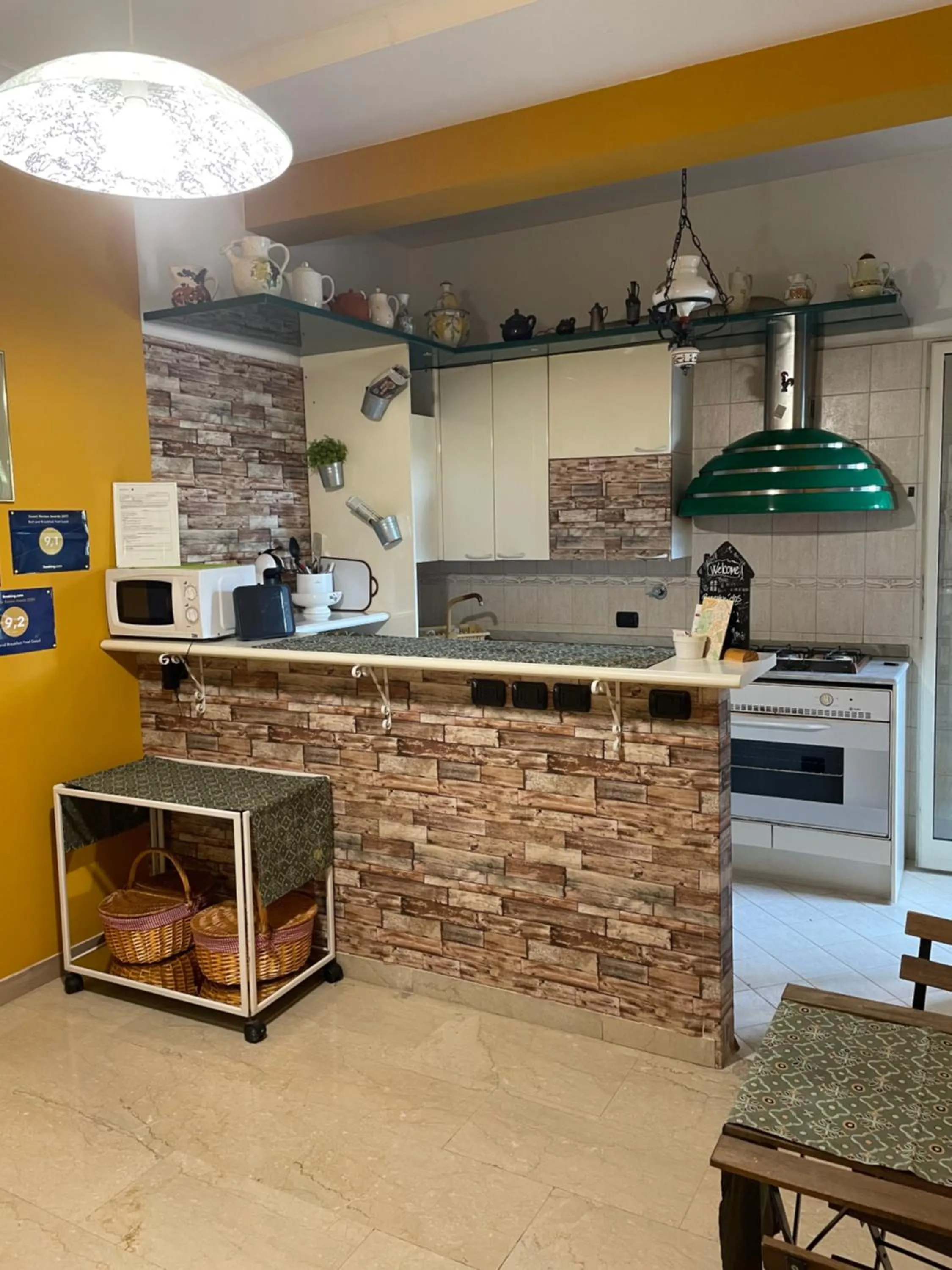 Communal kitchen in B&B "Feelgood"