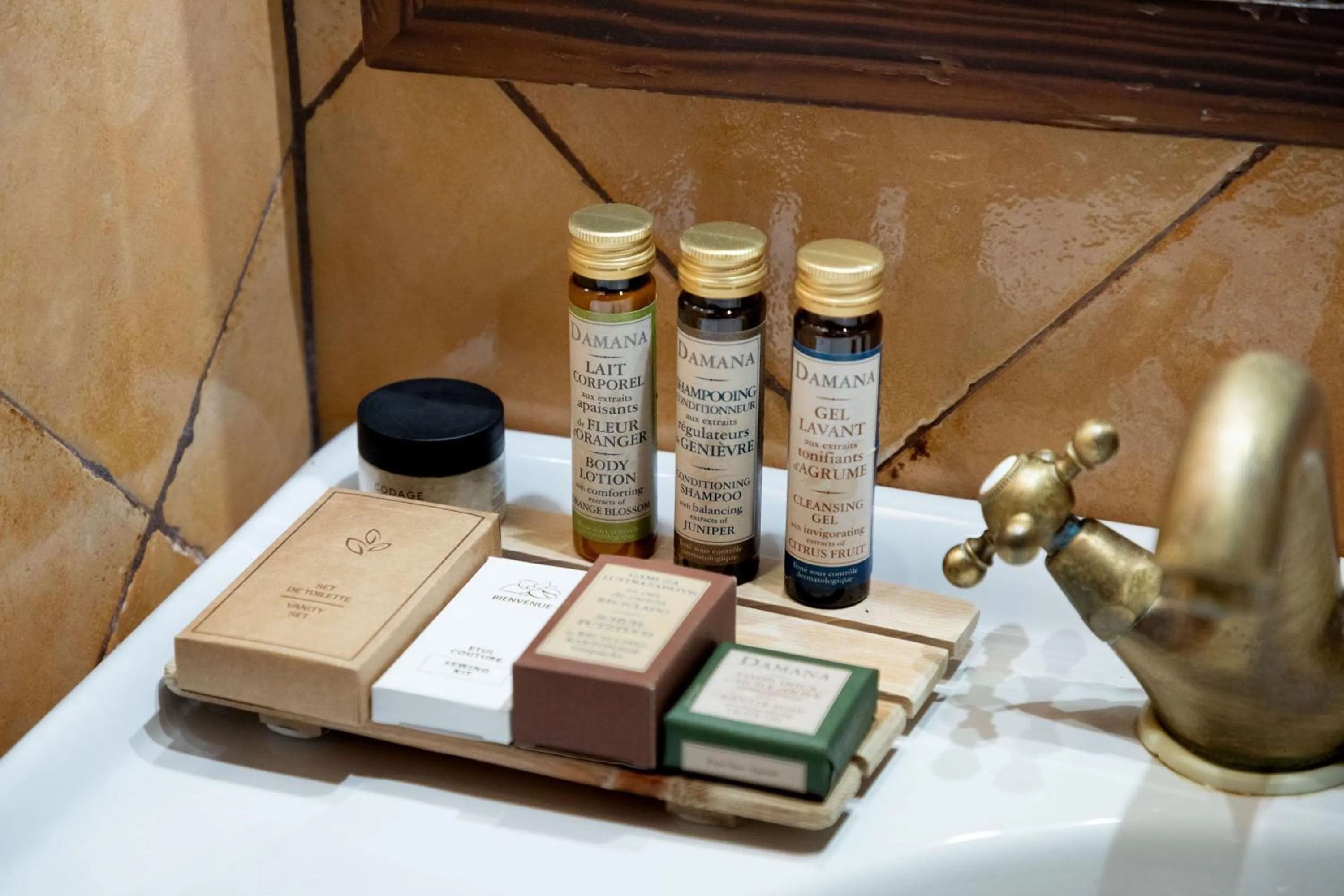 Bathroom in Ostra Menalon Luxury Suites