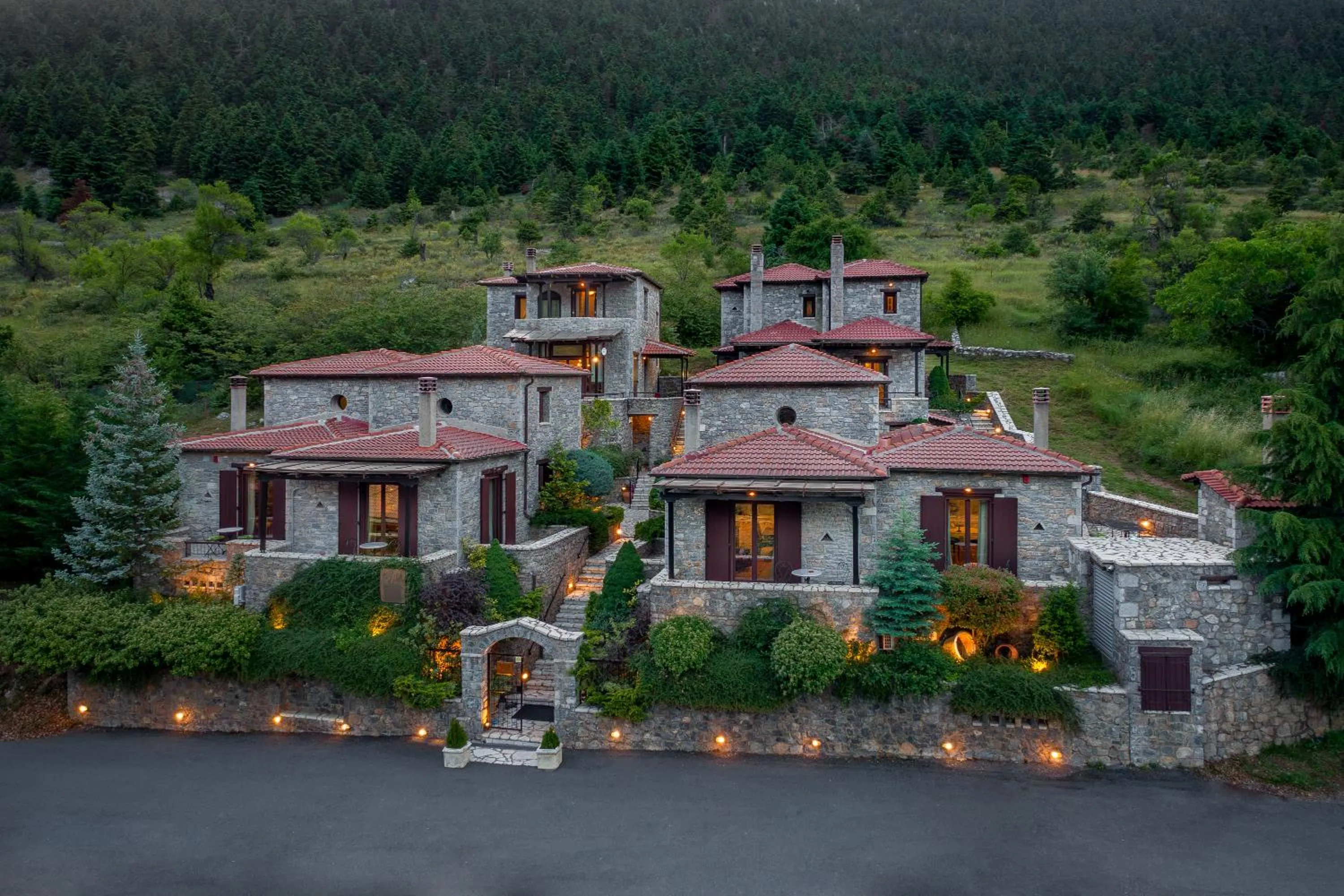 Ostra Menalon Luxury Suites